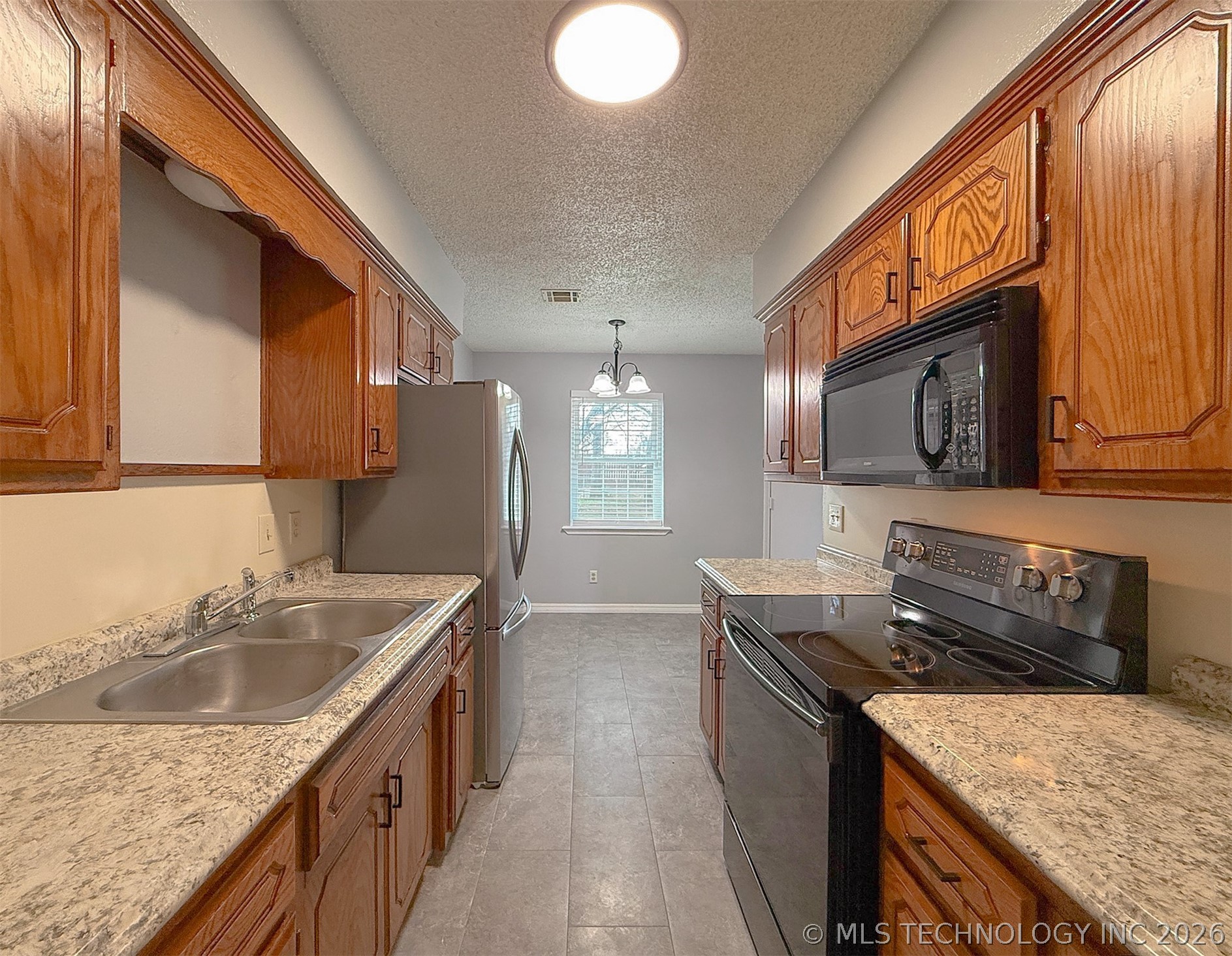 2217 E Meandering Way Property Photo 27