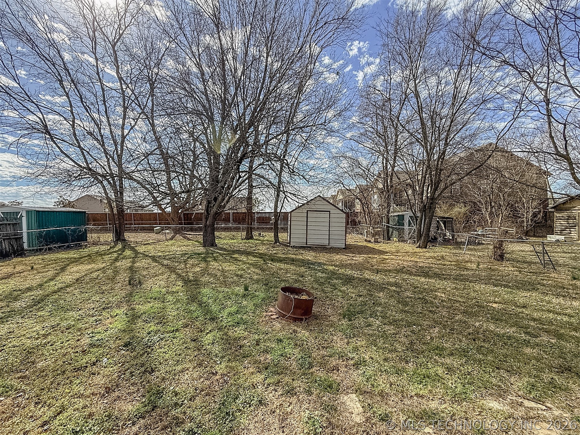 2217 E Meandering Way Property Photo 32