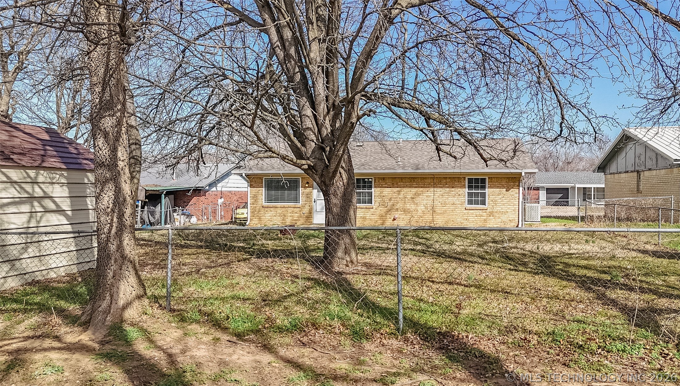 2217 E Meandering Way Property Photo 33