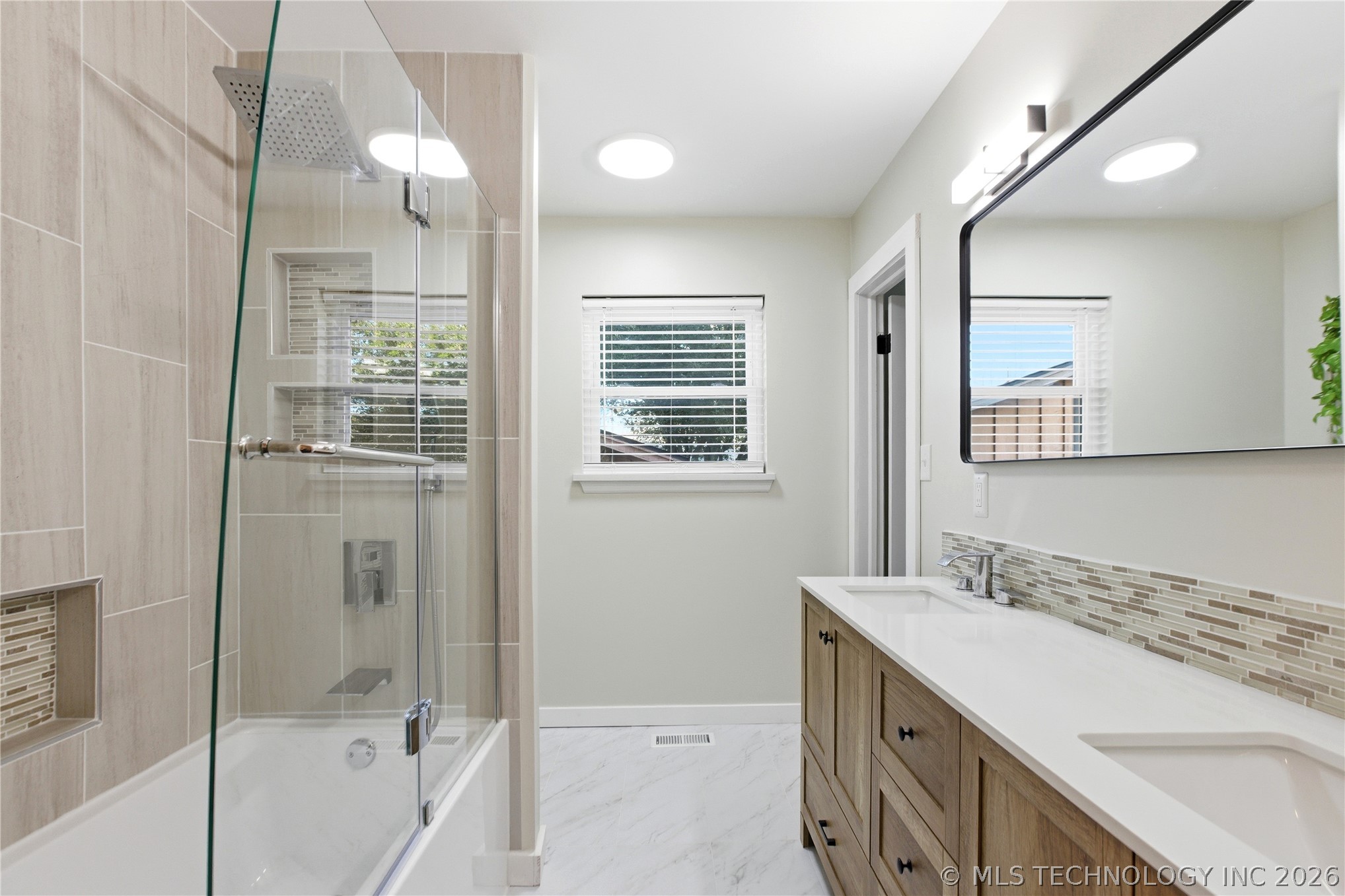3111 E 78th Place Property Photo 26