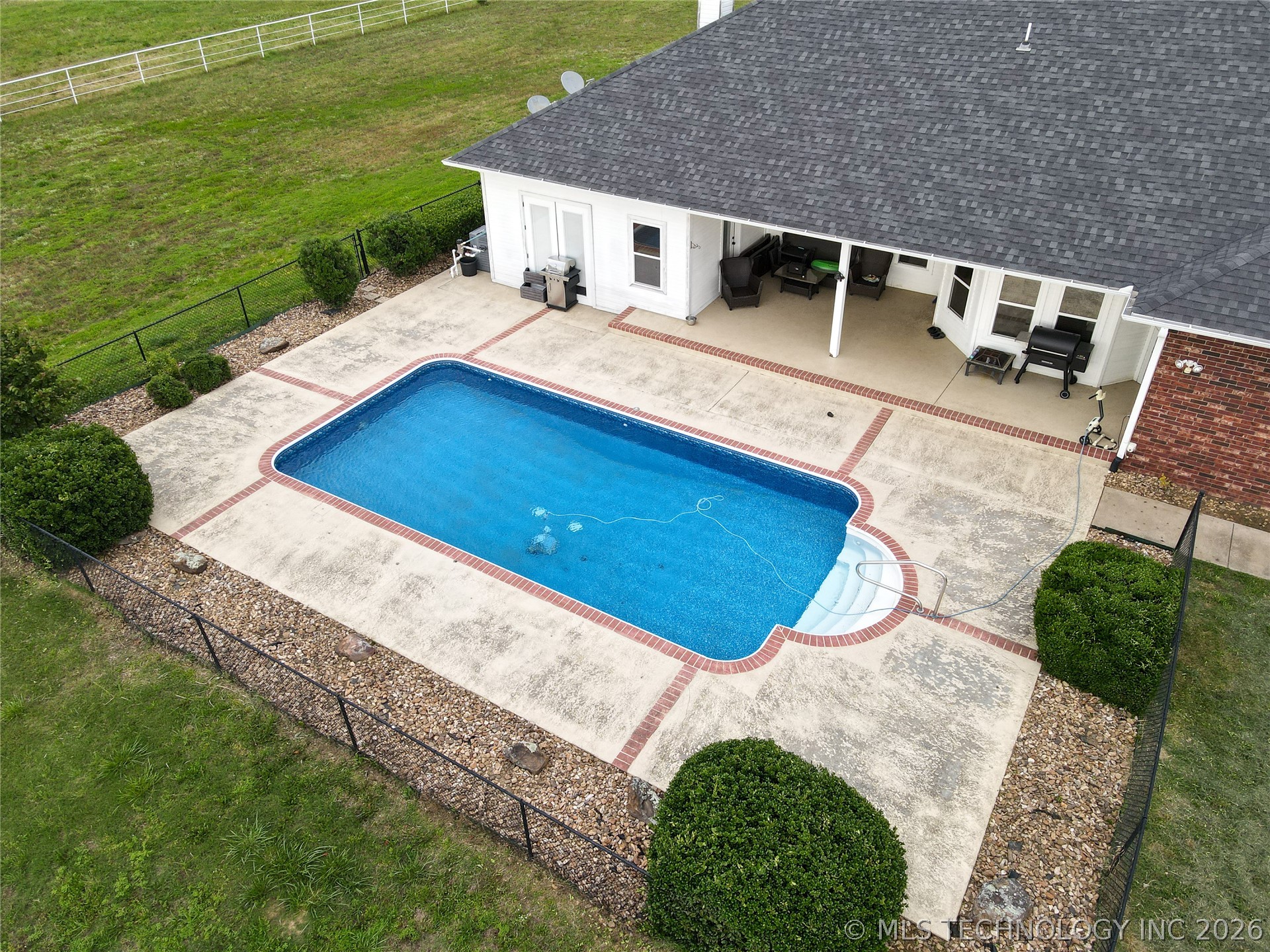2544 Shuman Property Photo 4