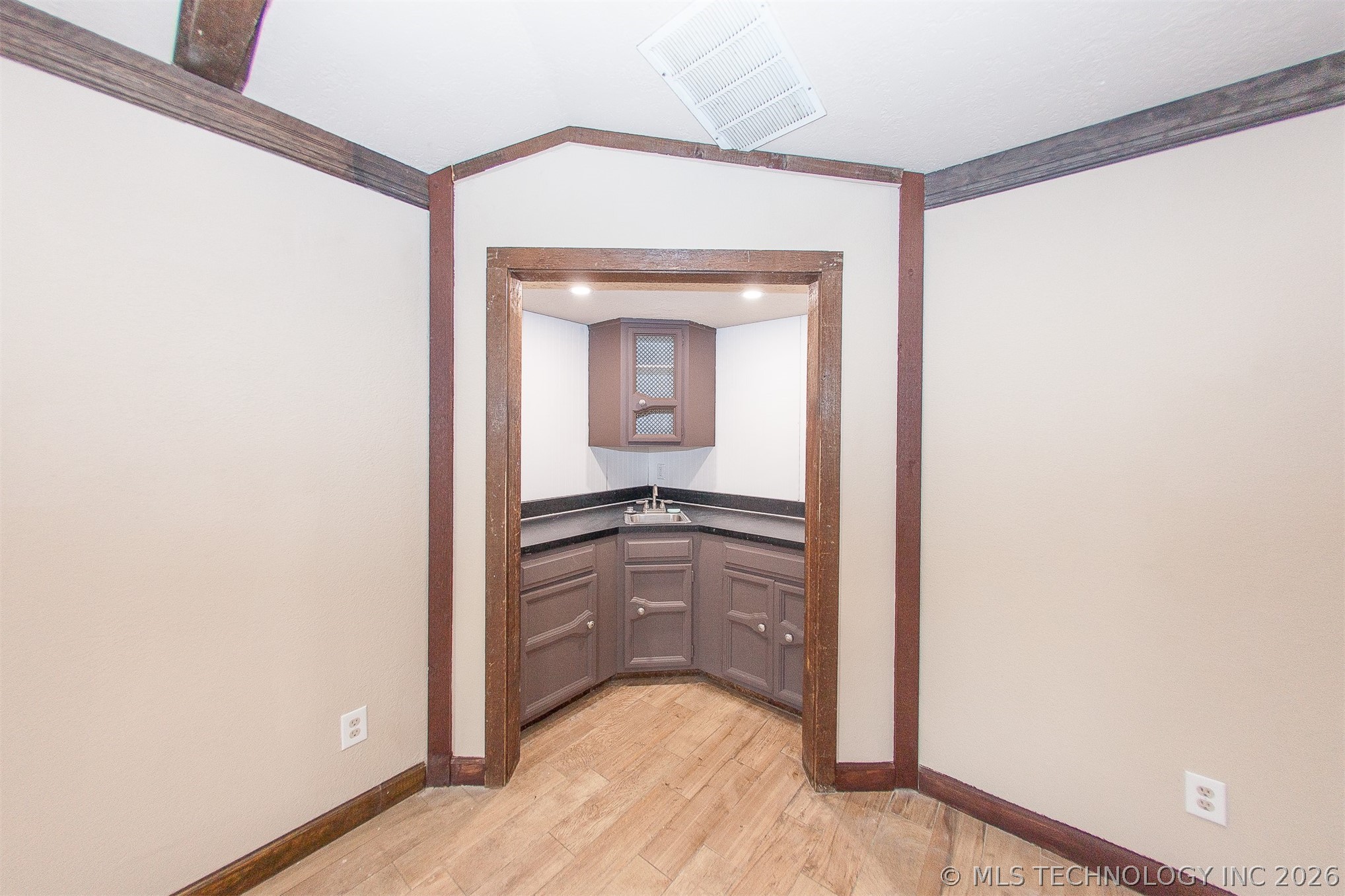 7127 E 80th Street Property Photo 11