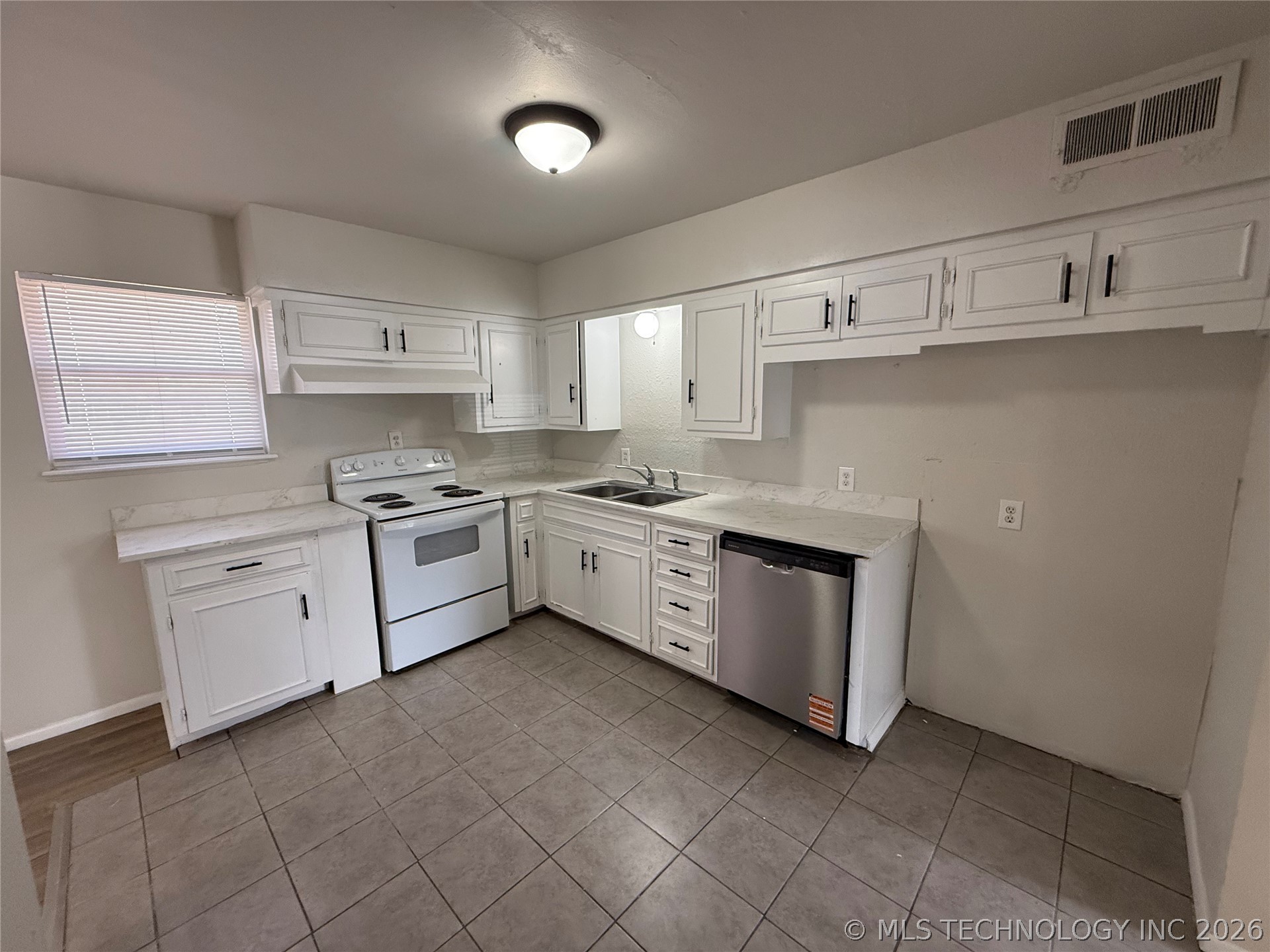 525 Cottonwood Property Photo 2