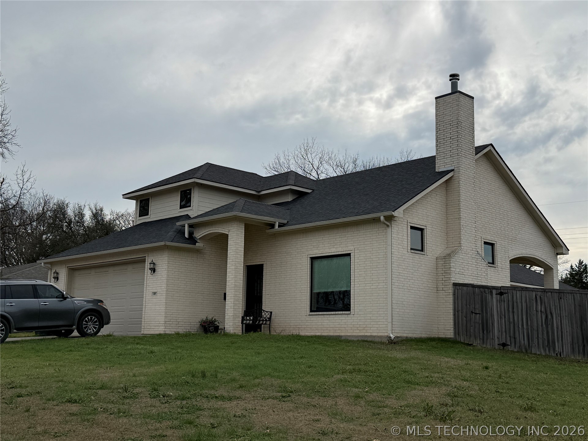 801 Ridgecrest Property Photo 2
