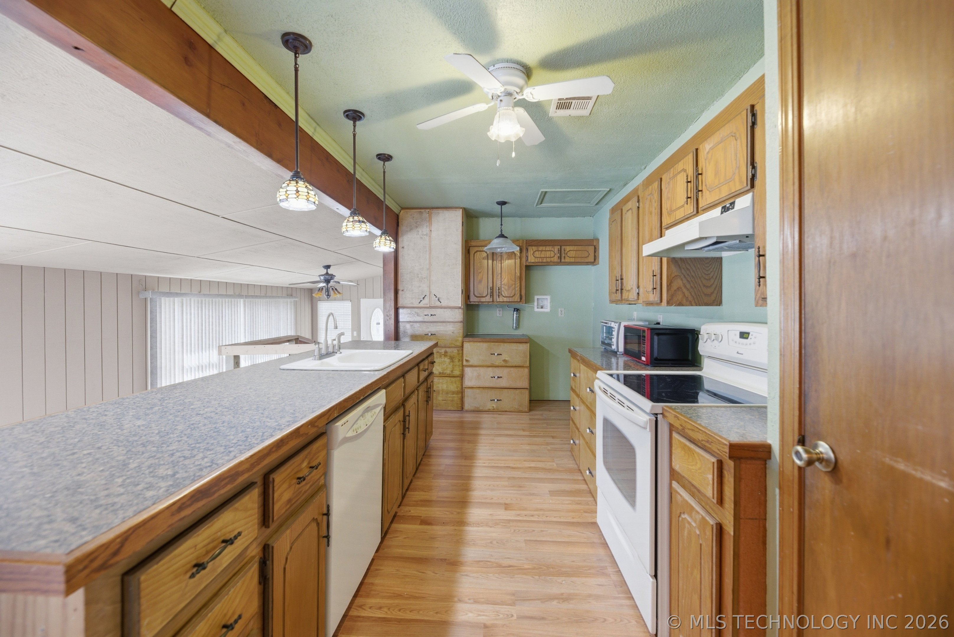 20600 Slick Road Property Photo 5