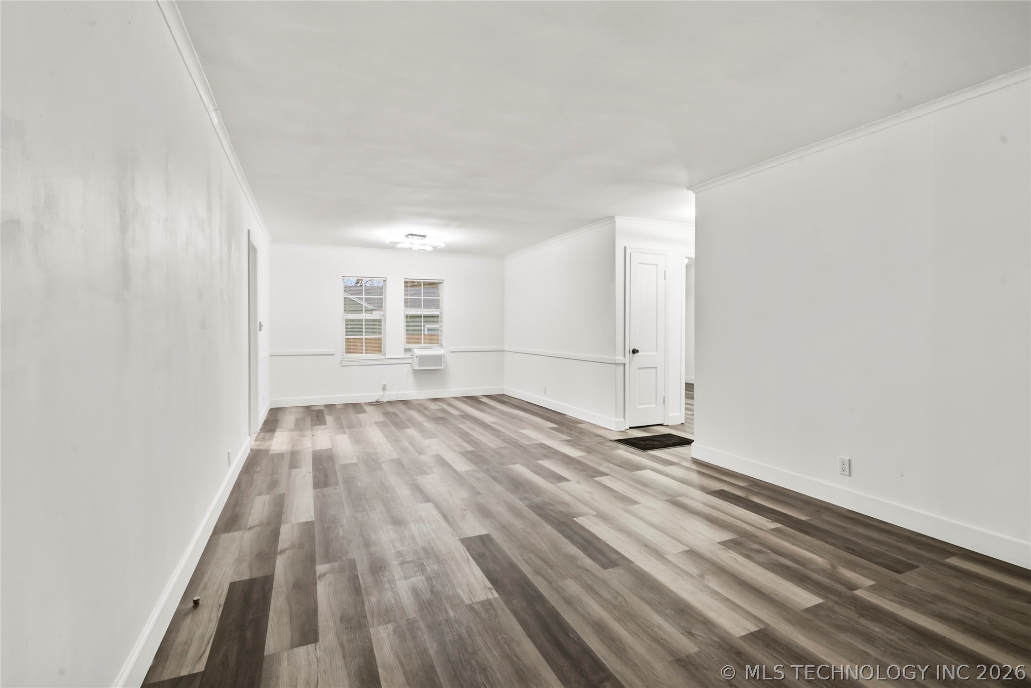 2503 E 8th Street Property Photo 7