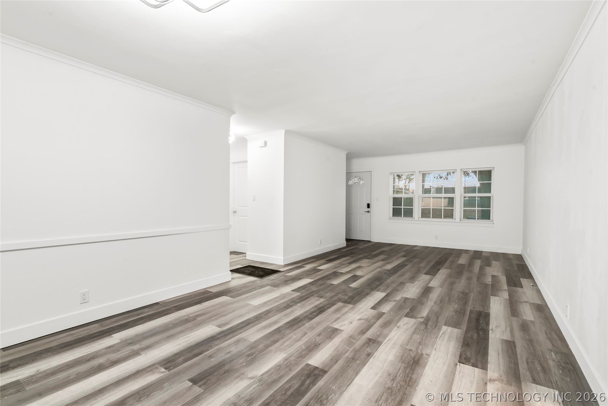 2503 E 8th Street Property Photo 9