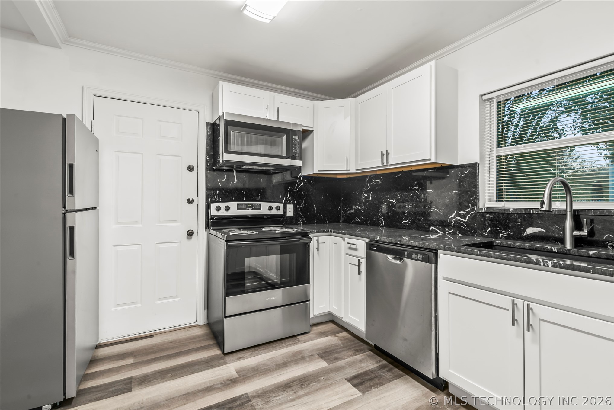 2503 E 8th Street Property Photo 12