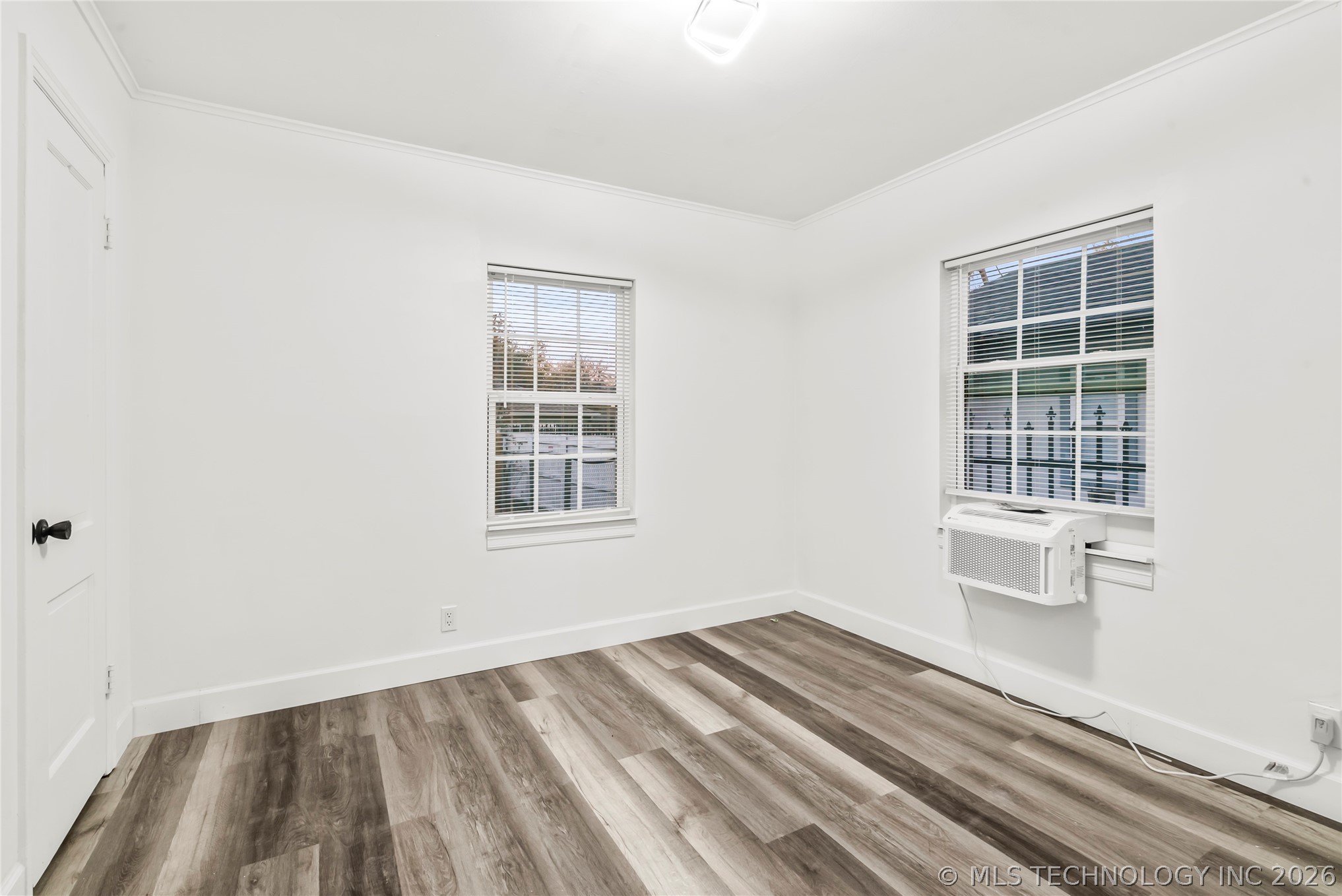 2503 E 8th Street Property Photo 15