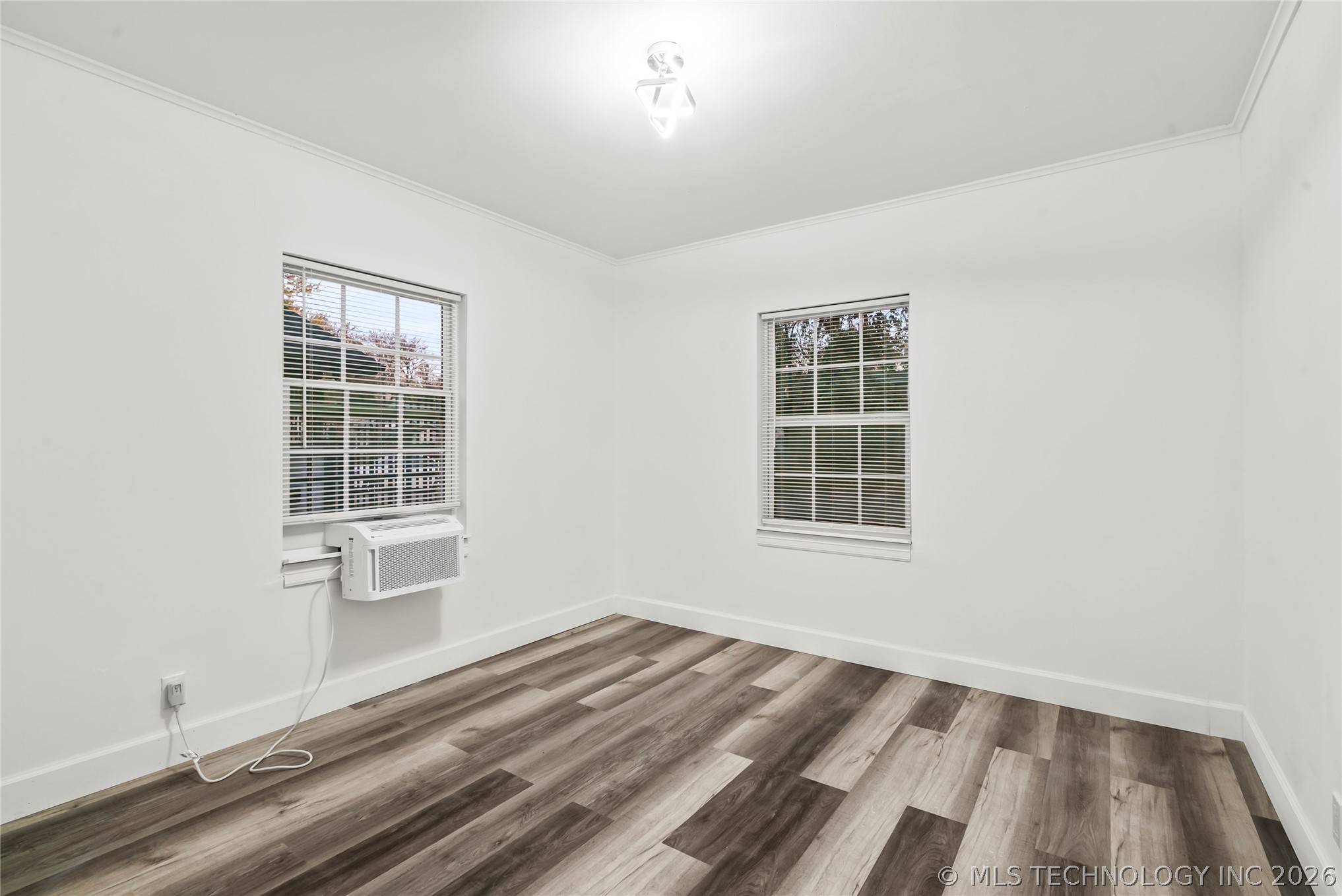 2503 E 8th Street Property Photo 18