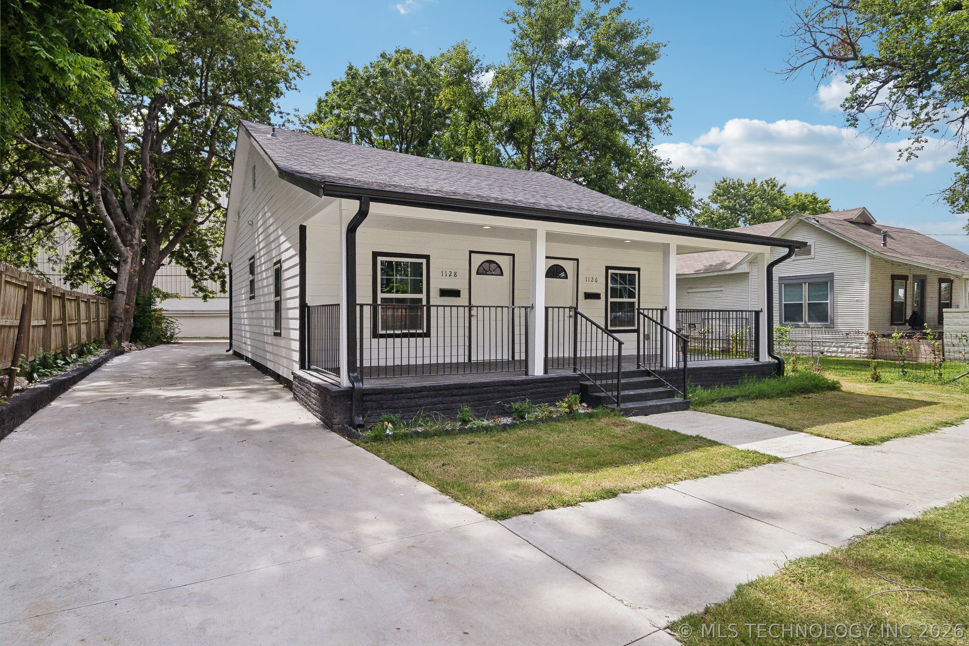 1126 S Quaker Avenue Property Photo 2