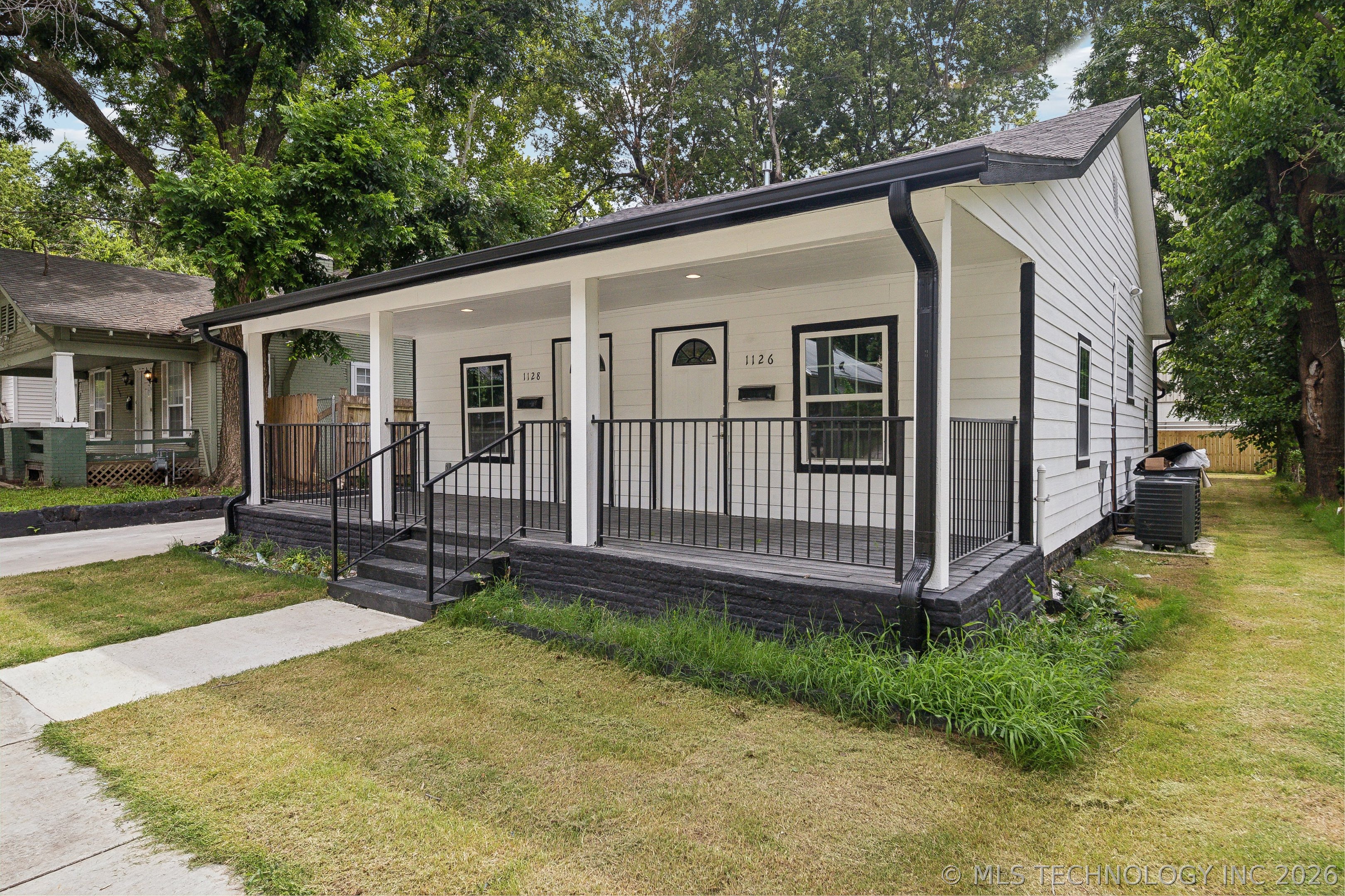 1126 S Quaker Avenue Property Photo 3