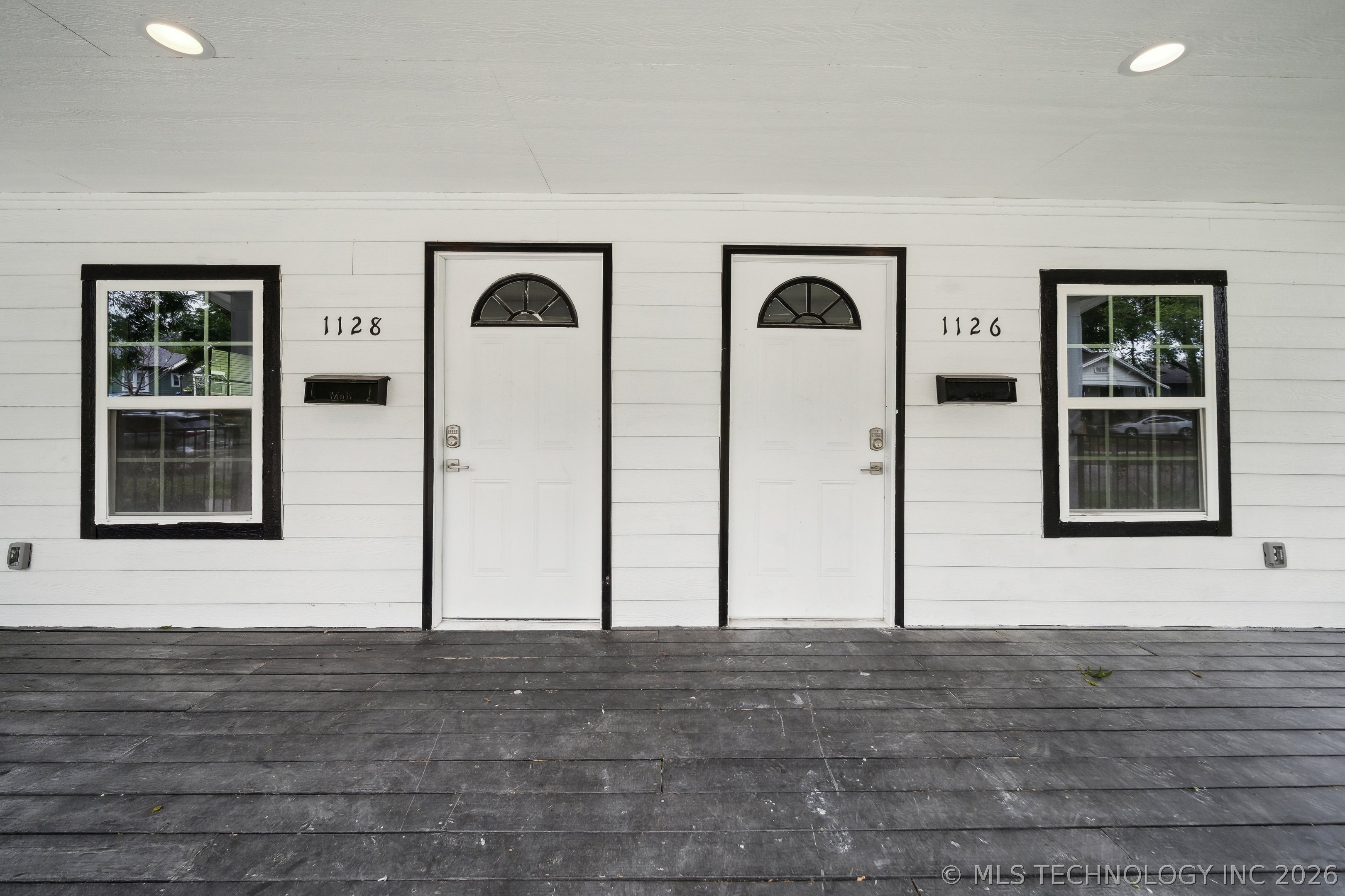 1126 S Quaker Avenue Property Photo 4