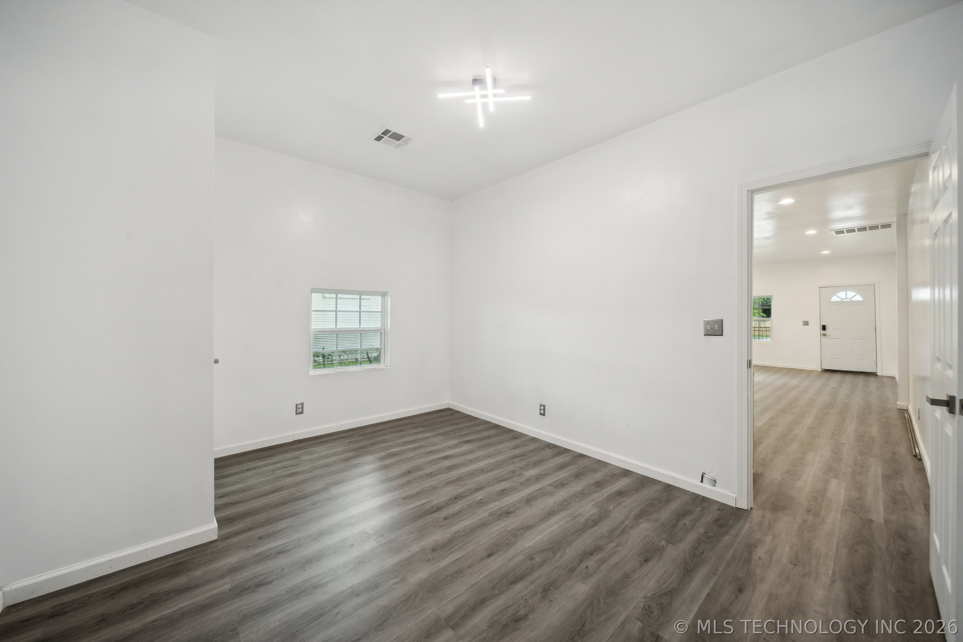 1126 S Quaker Avenue Property Photo 13