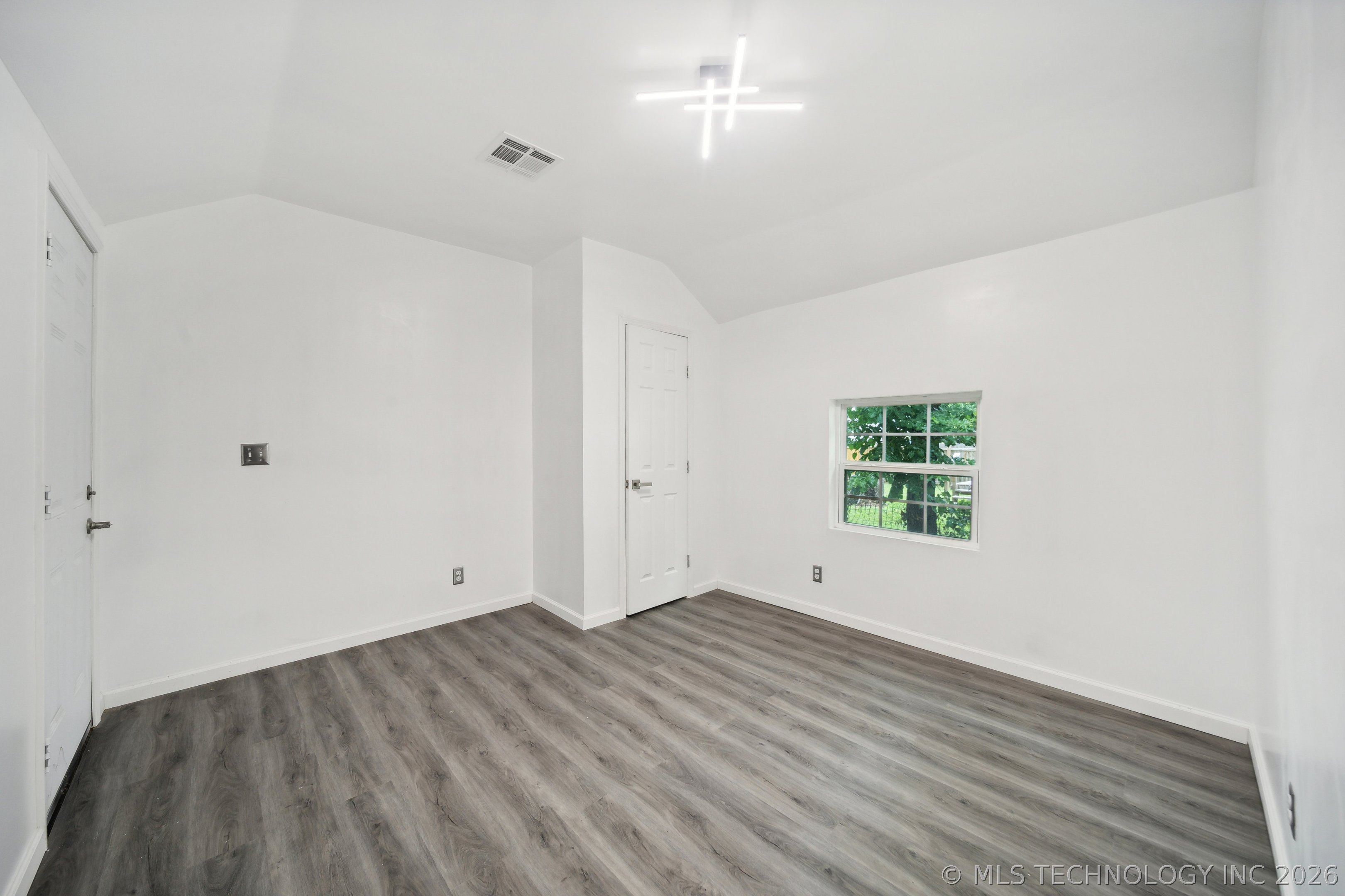 1126 S Quaker Avenue Property Photo 14