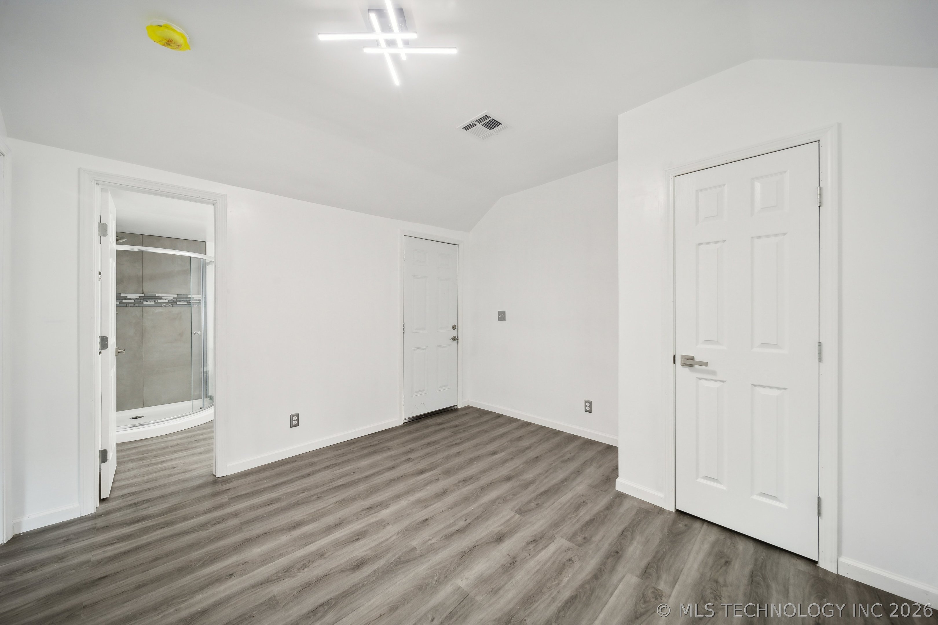 1126 S Quaker Avenue Property Photo 15