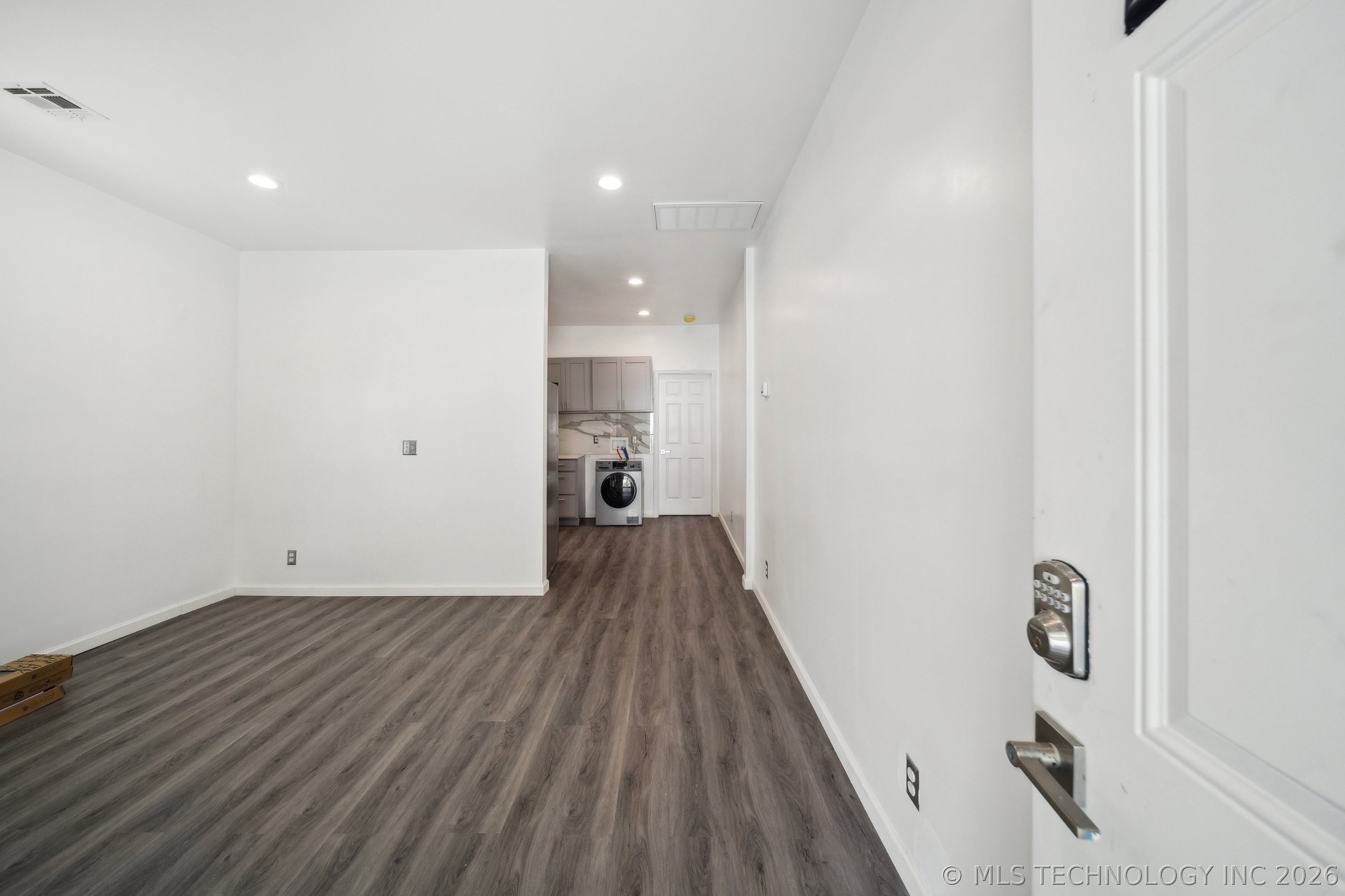 1126 S Quaker Avenue Property Photo 17