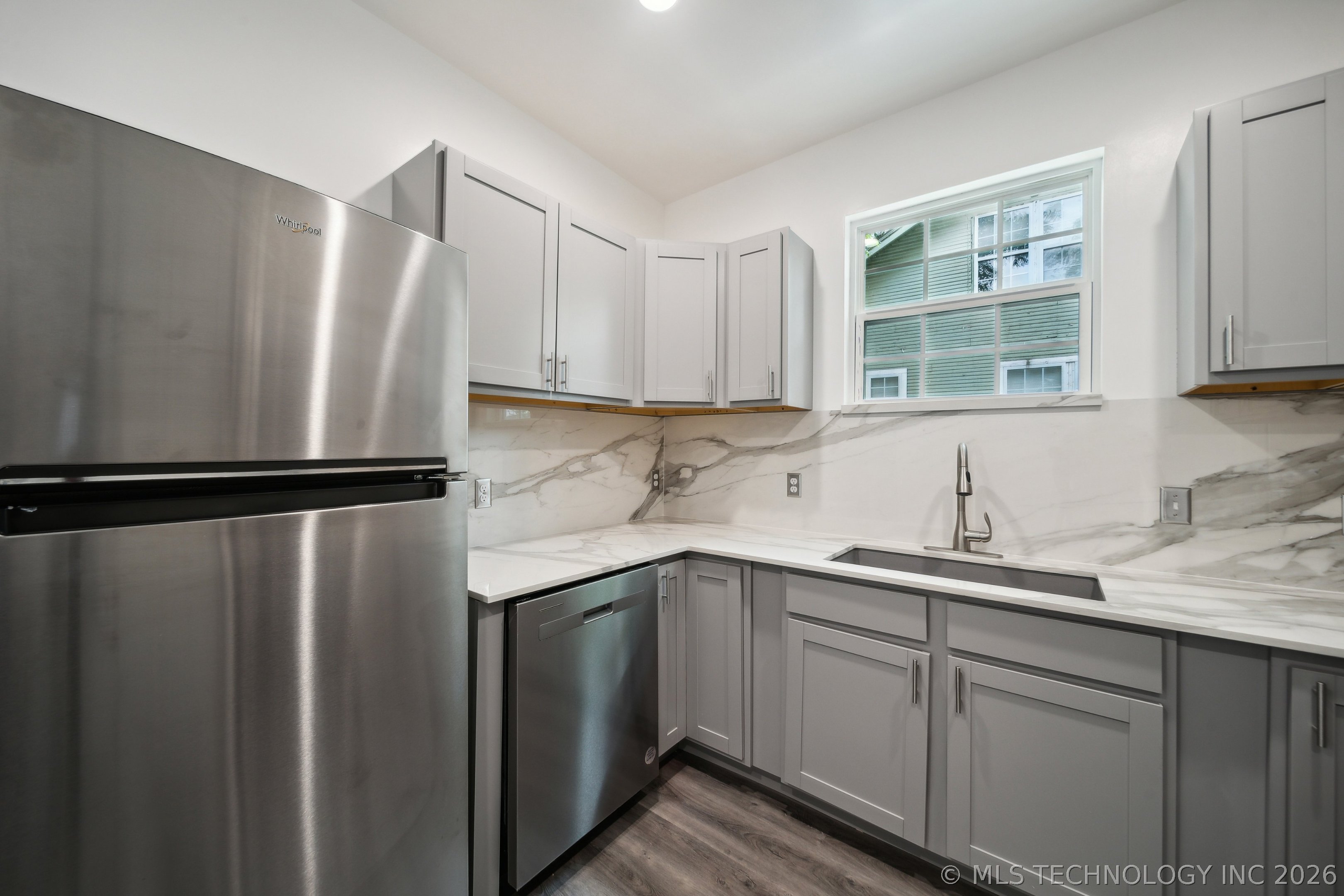 1126 S Quaker Avenue Property Photo 22