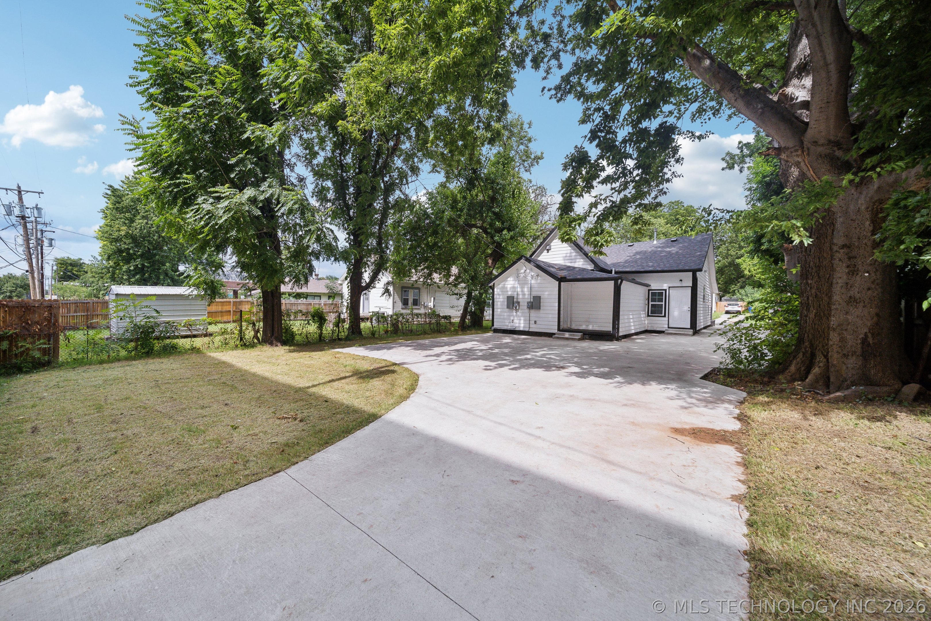 1126 S Quaker Avenue Property Photo 28