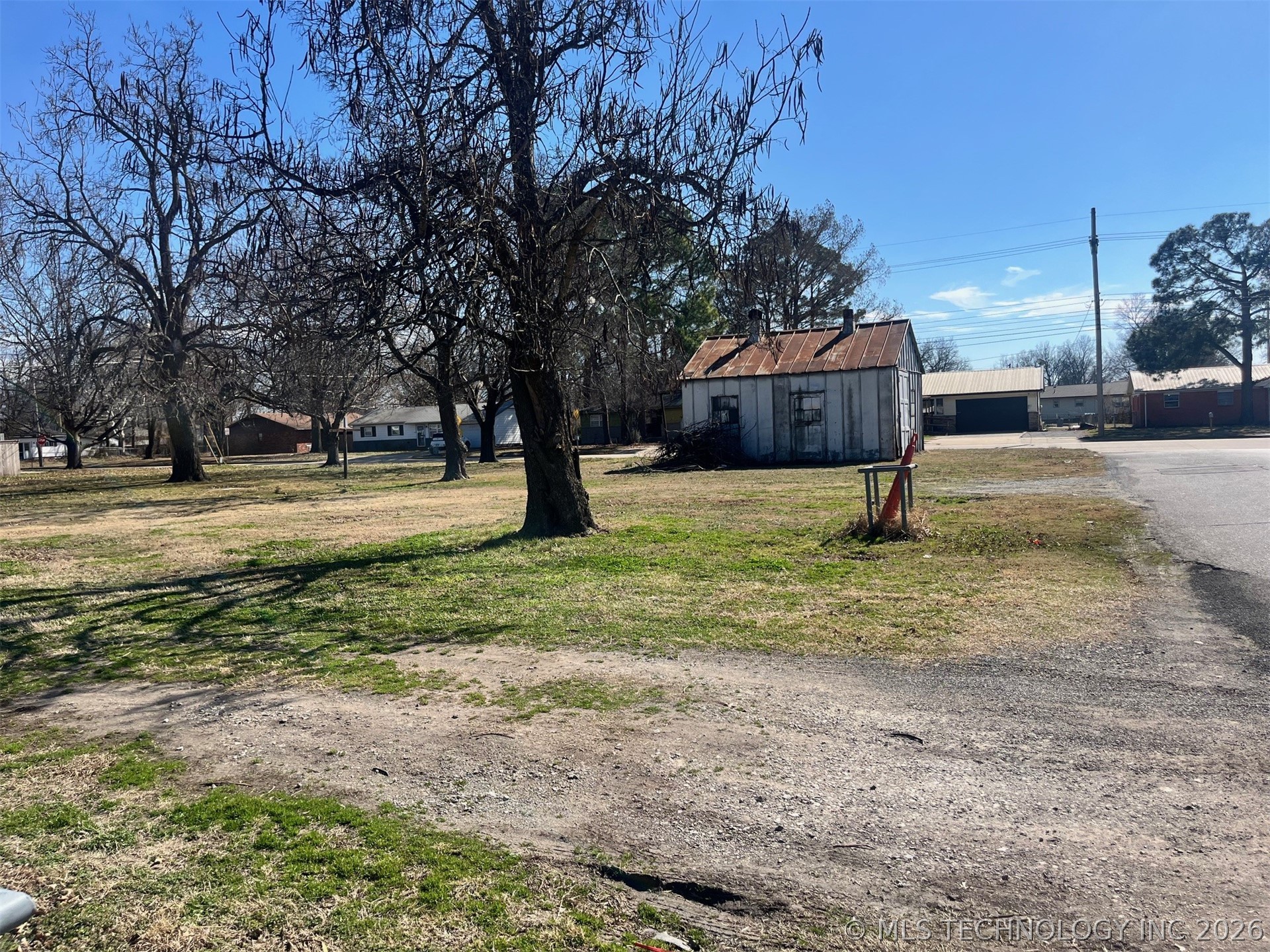 811 S Adair Street Property Photo 3