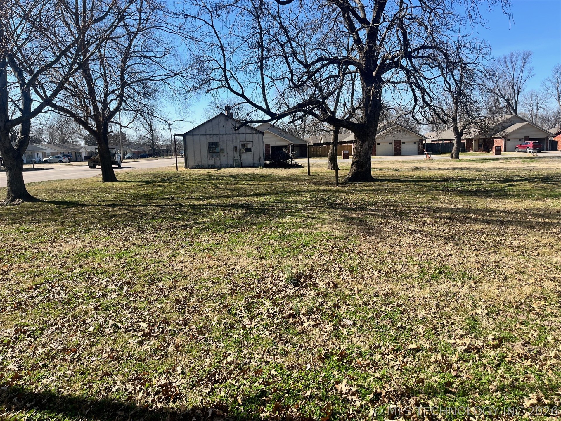 811 S Adair Street Property Photo 8