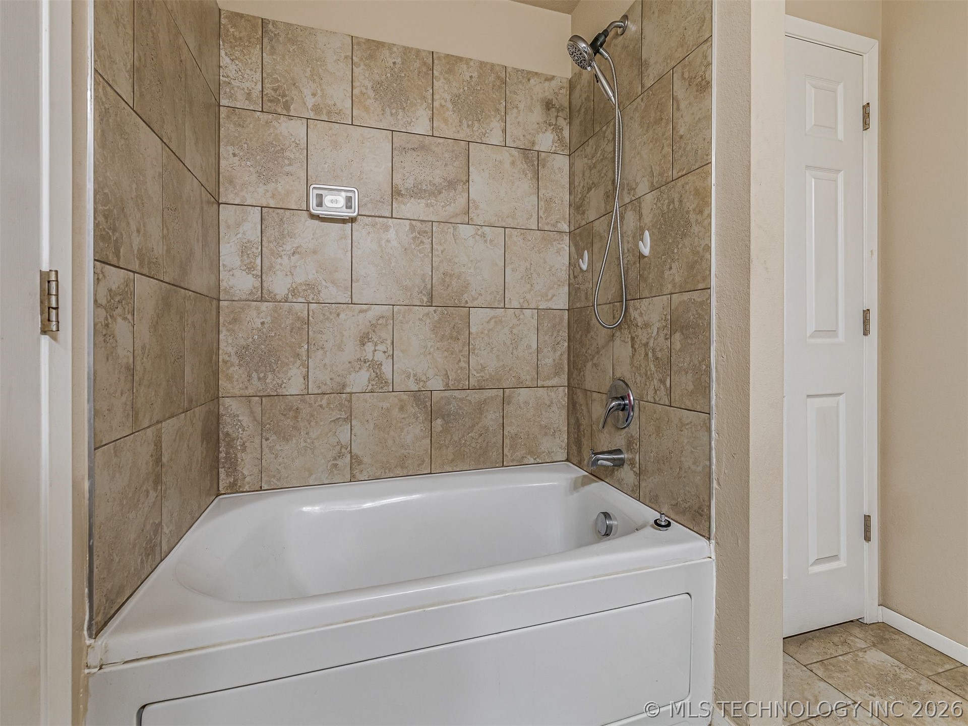 10013 E 107th Street North Property Photo 24