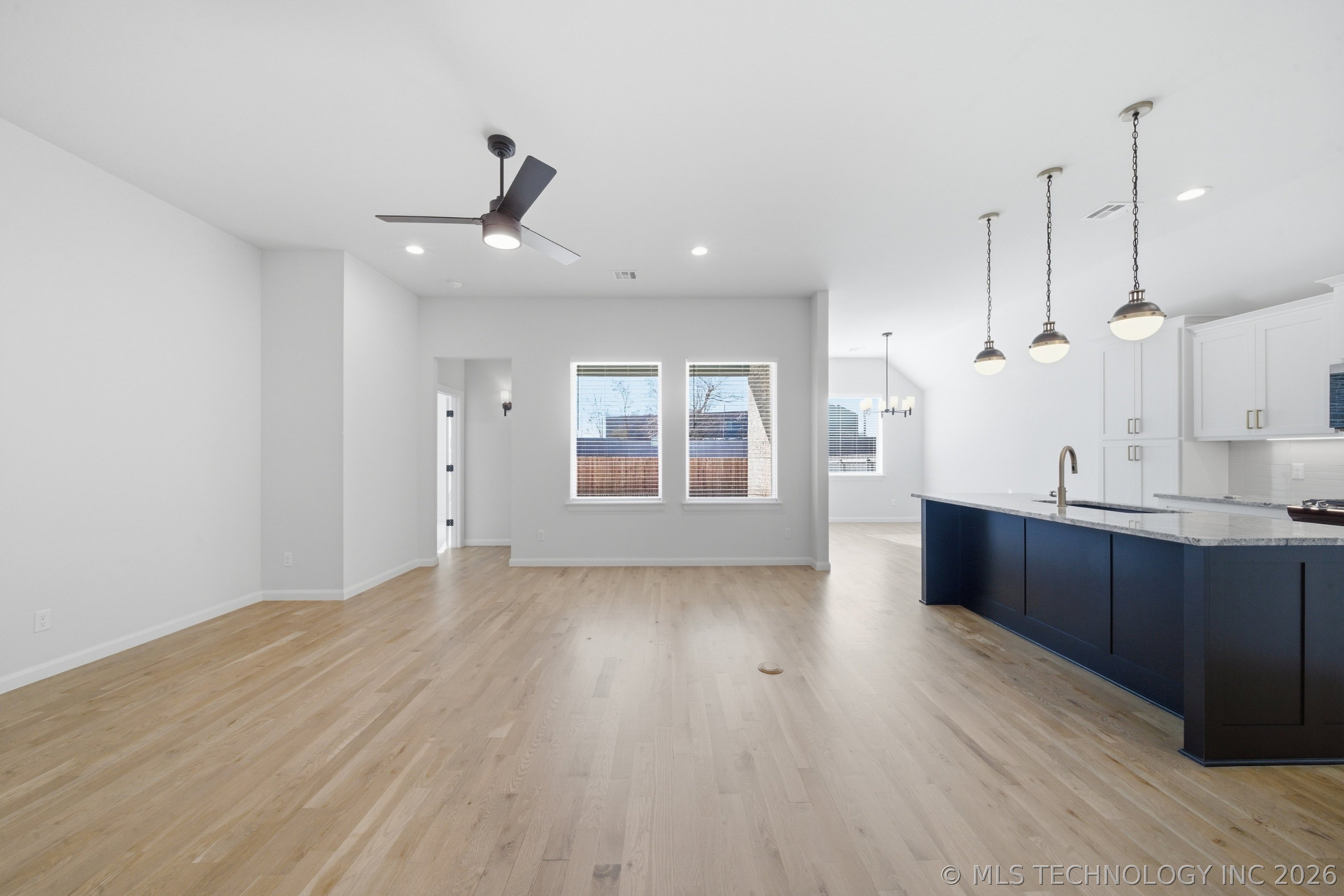 2431 W Madison Street Property Photo 4