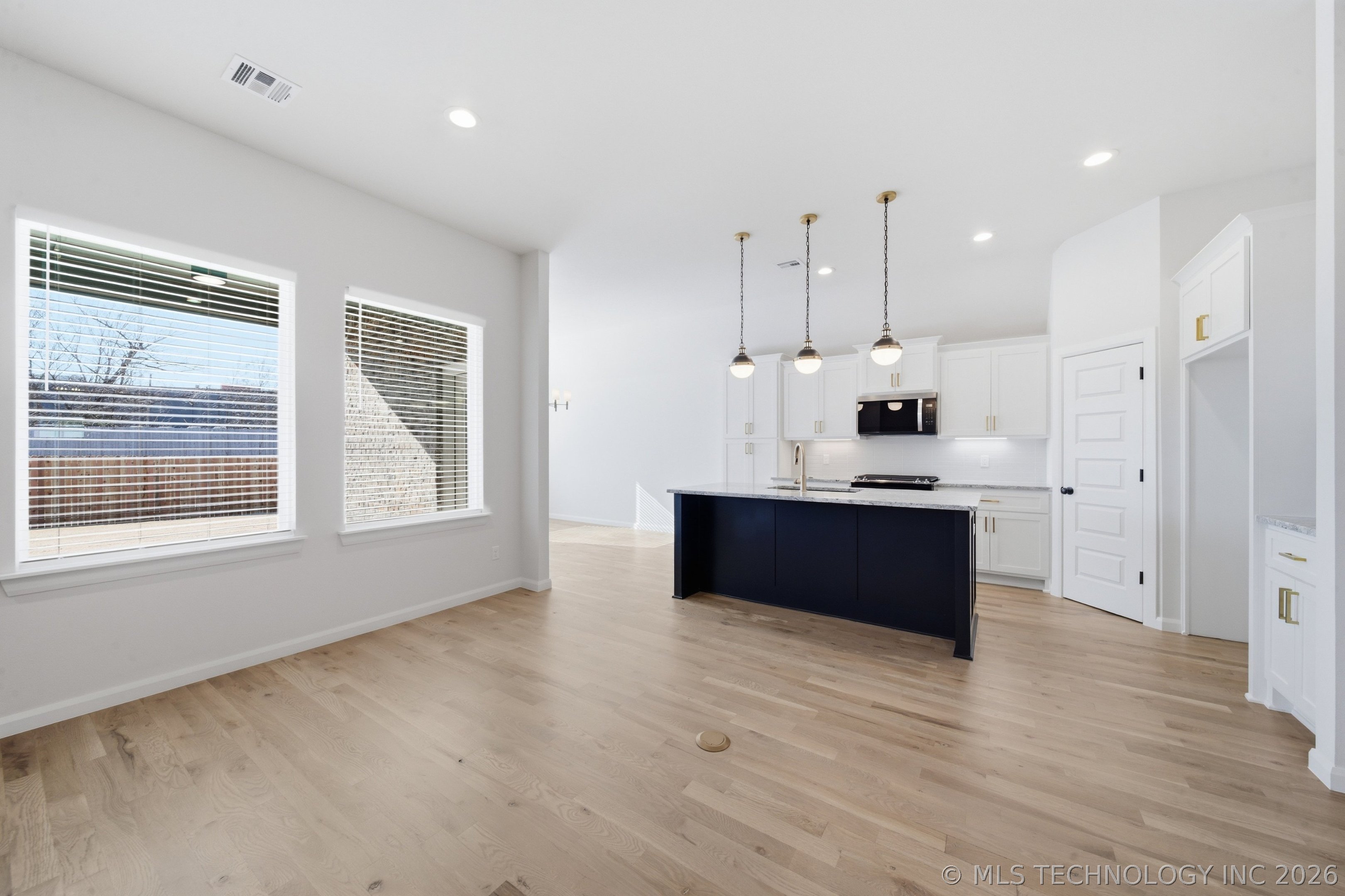 2431 W Madison Street Property Photo 8