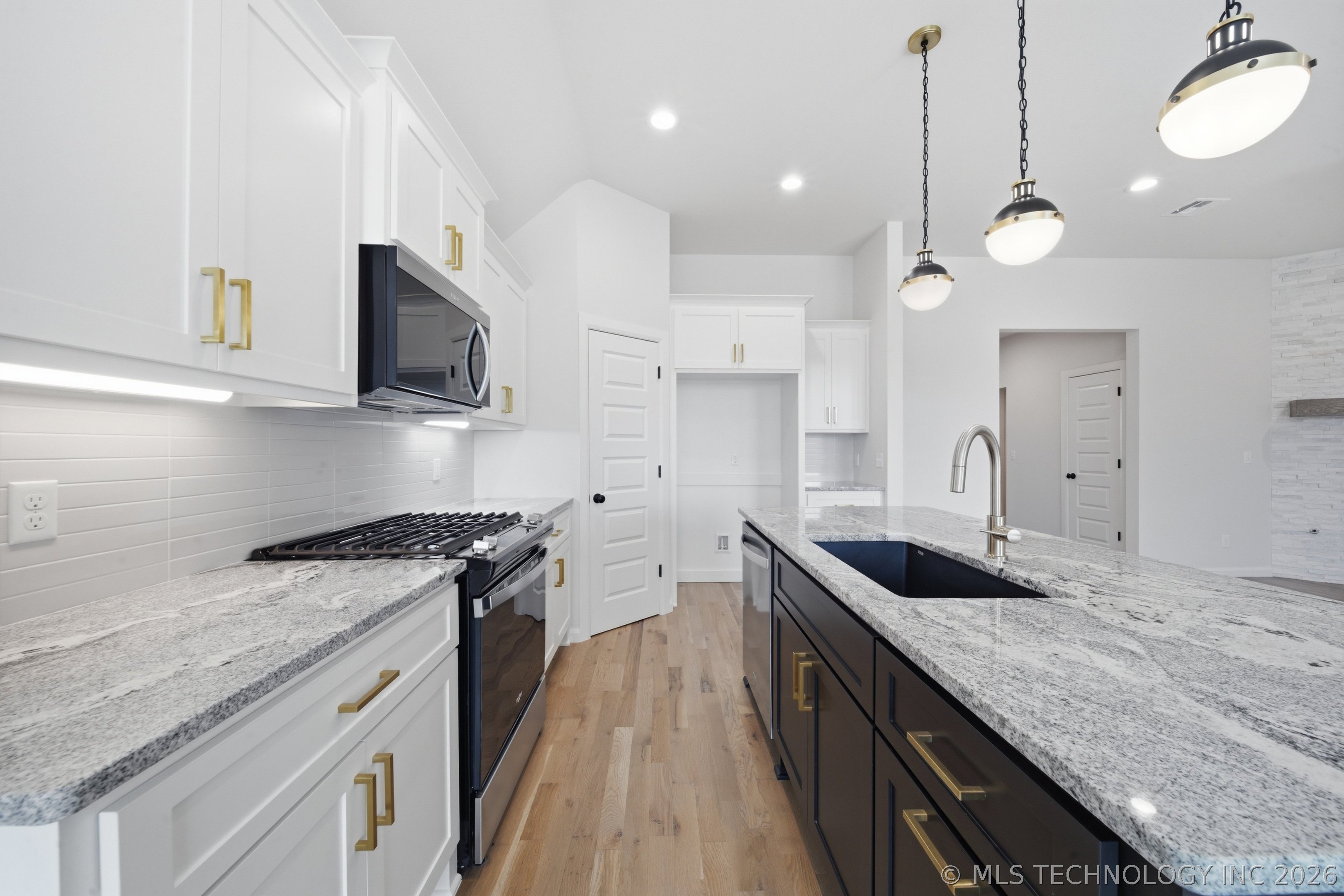 2431 W Madison Street Property Photo 11