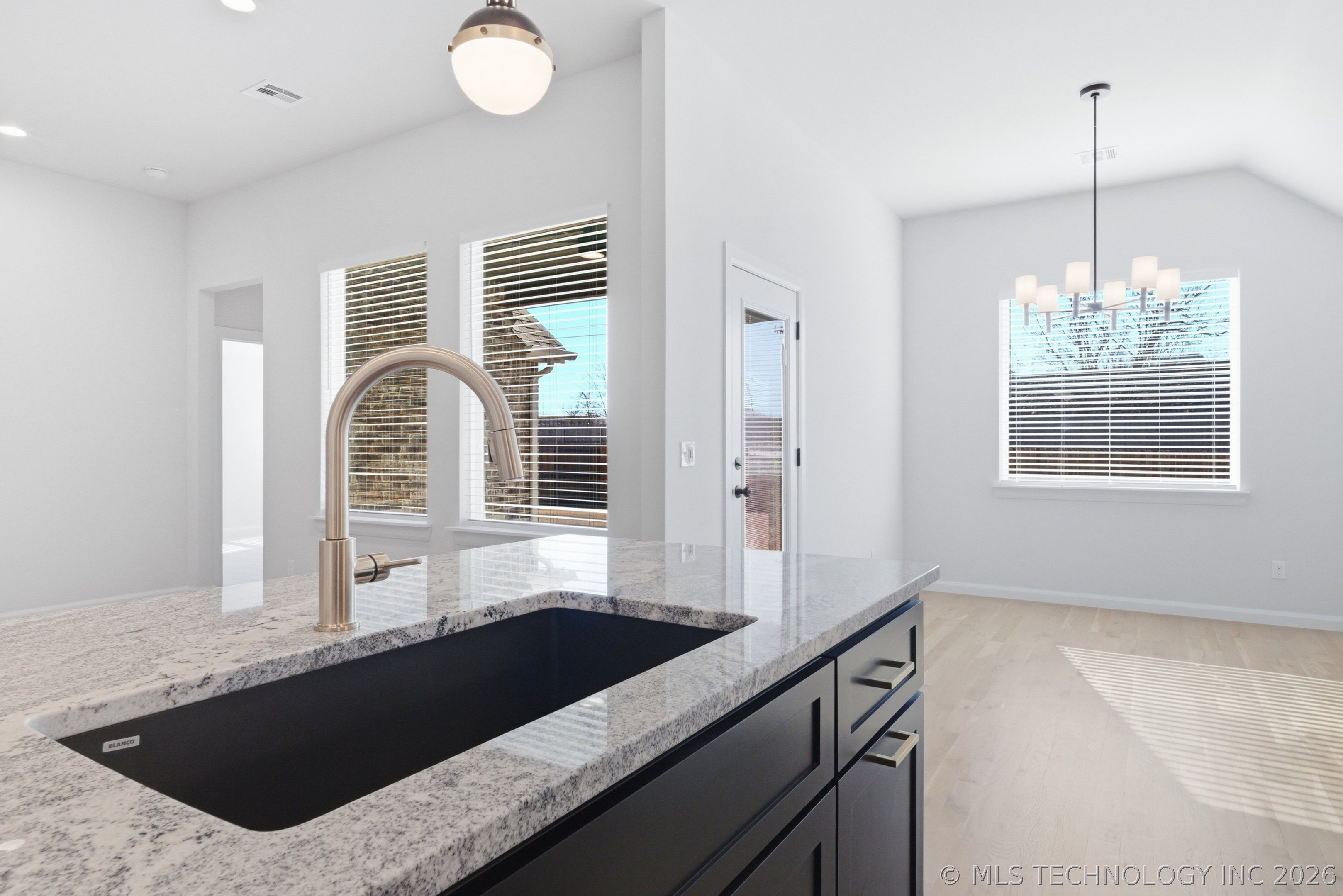 2431 W Madison Street Property Photo 13