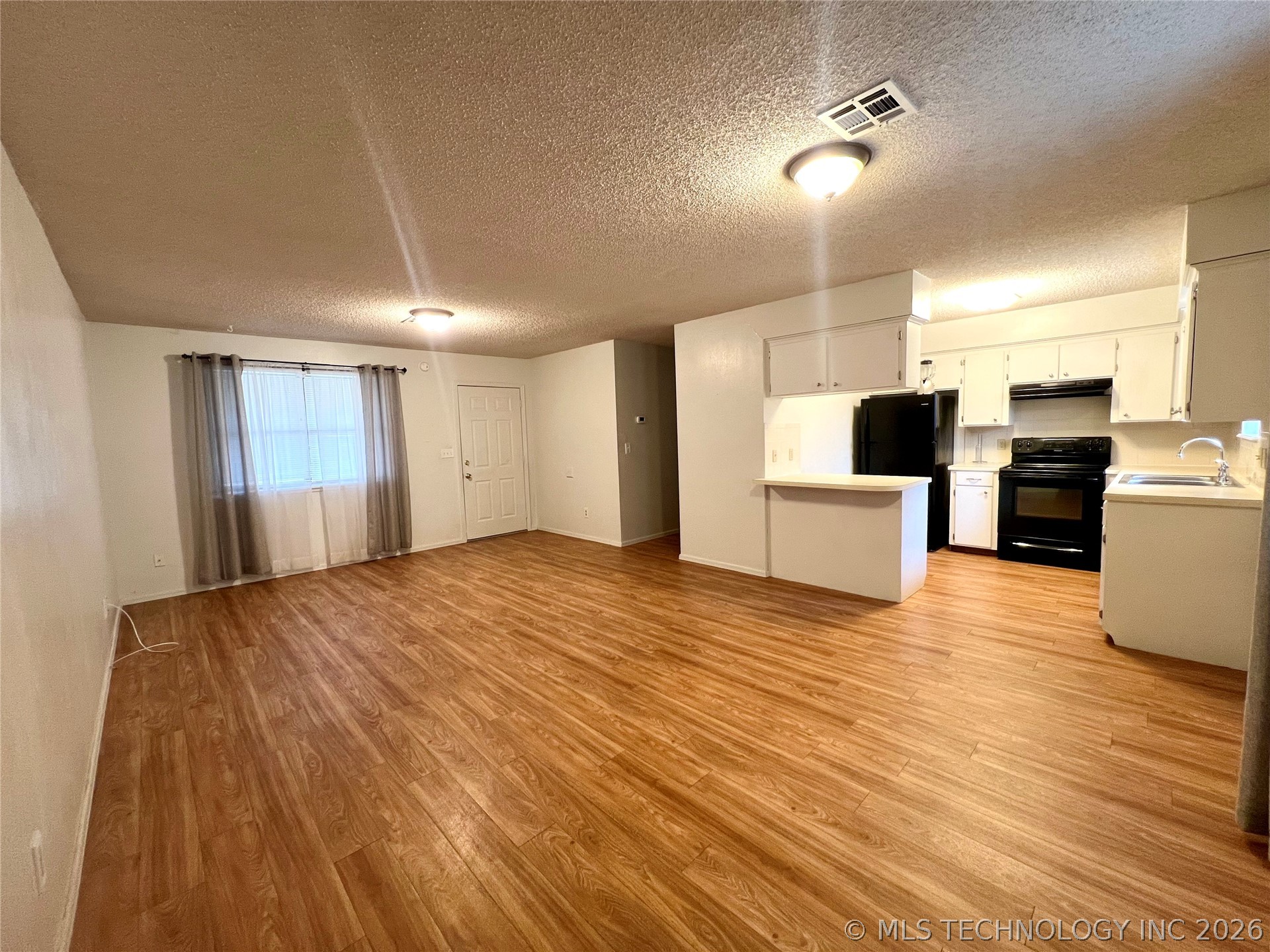 801 S Webb Lane Property Photo 2