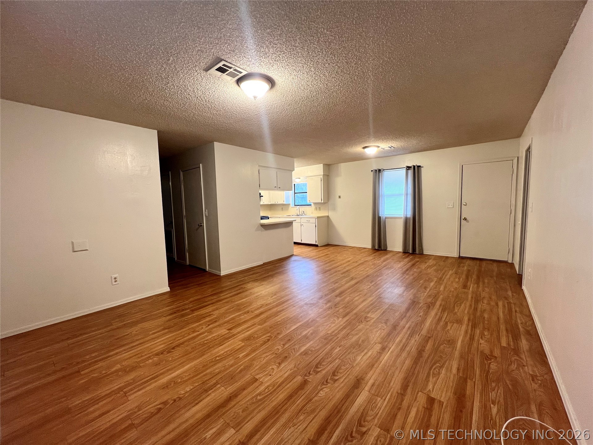 801 S Webb Lane Property Photo 3