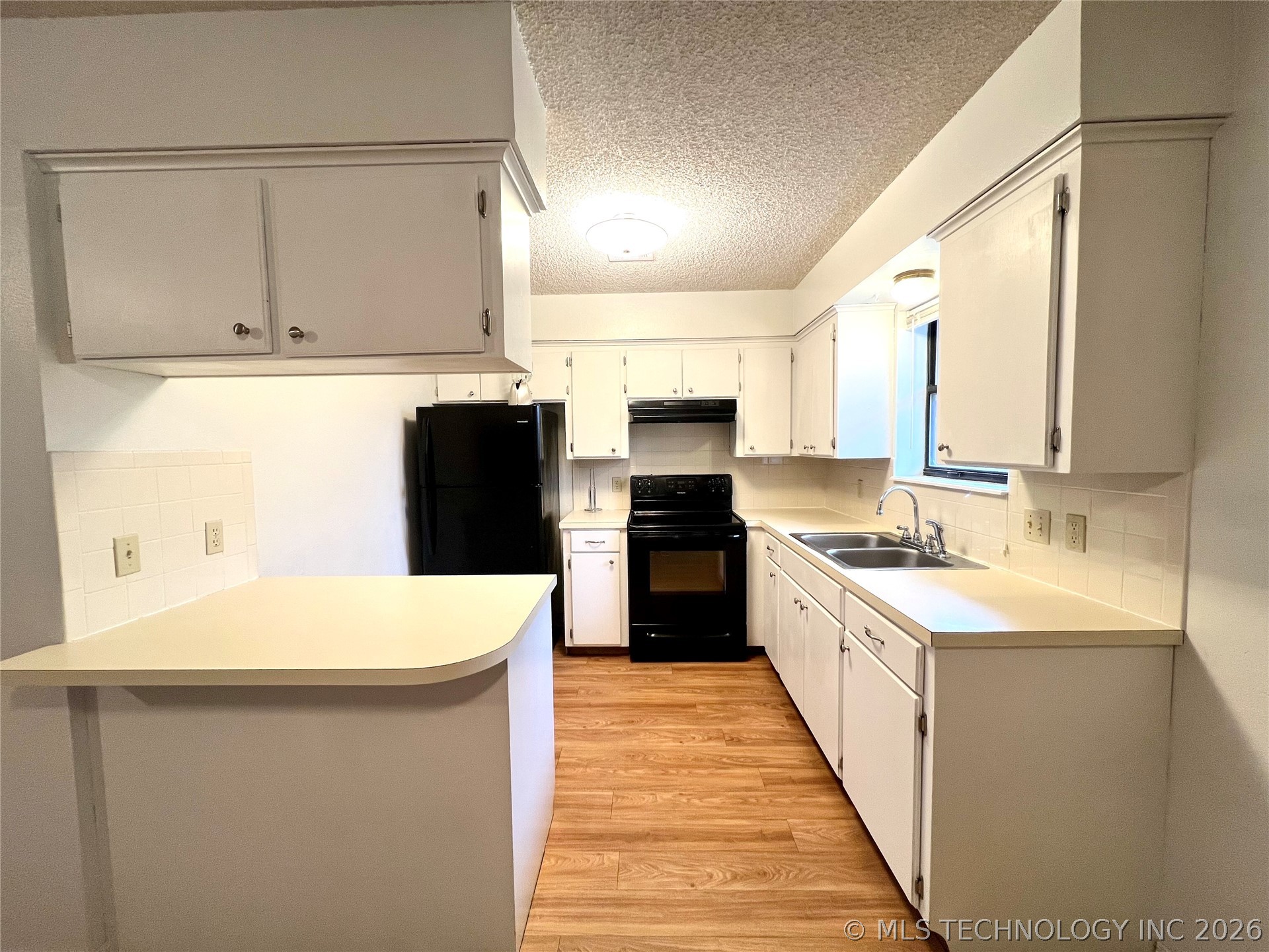 801 S Webb Lane Property Photo 4