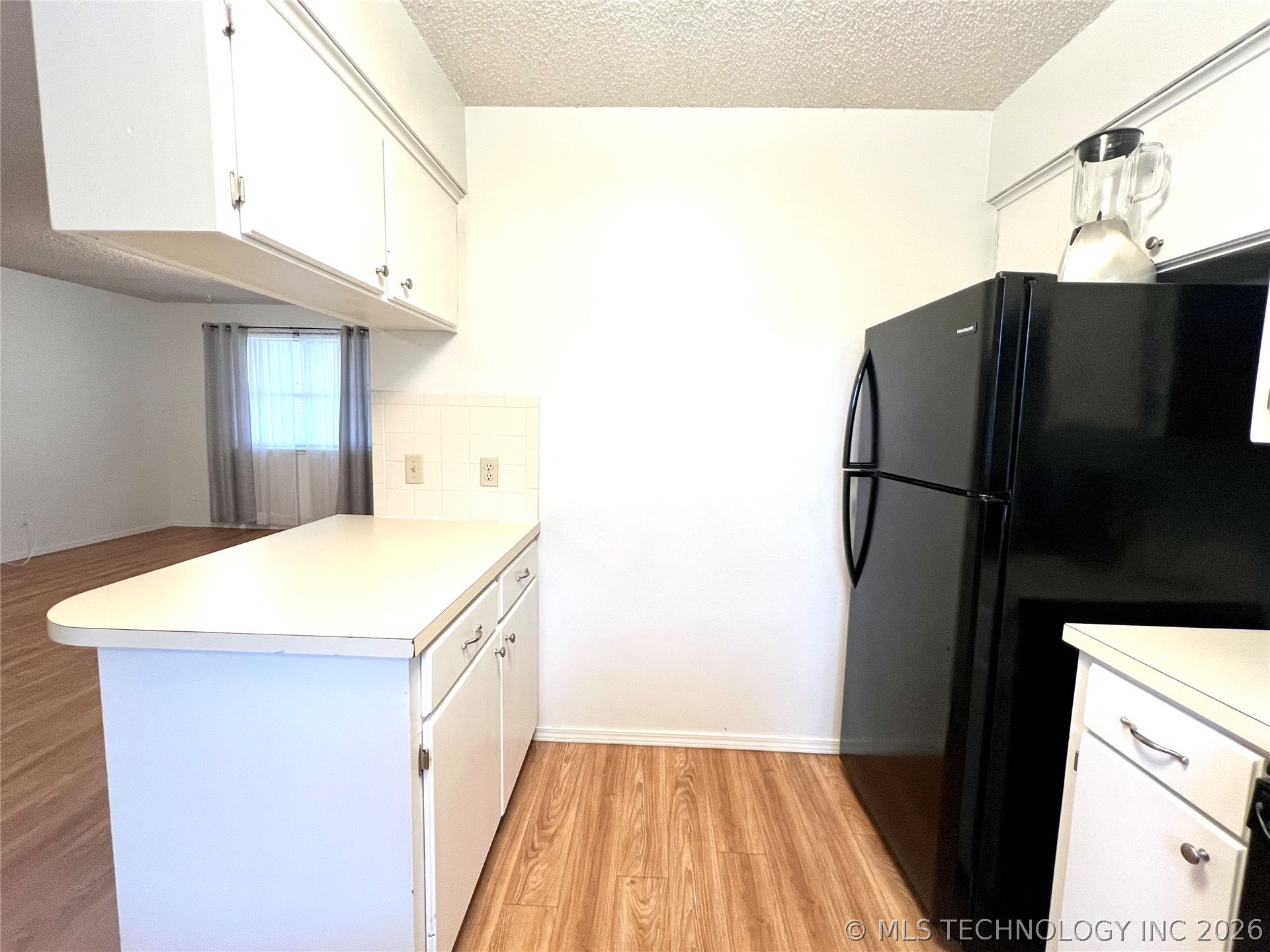 801 S Webb Lane Property Photo 6