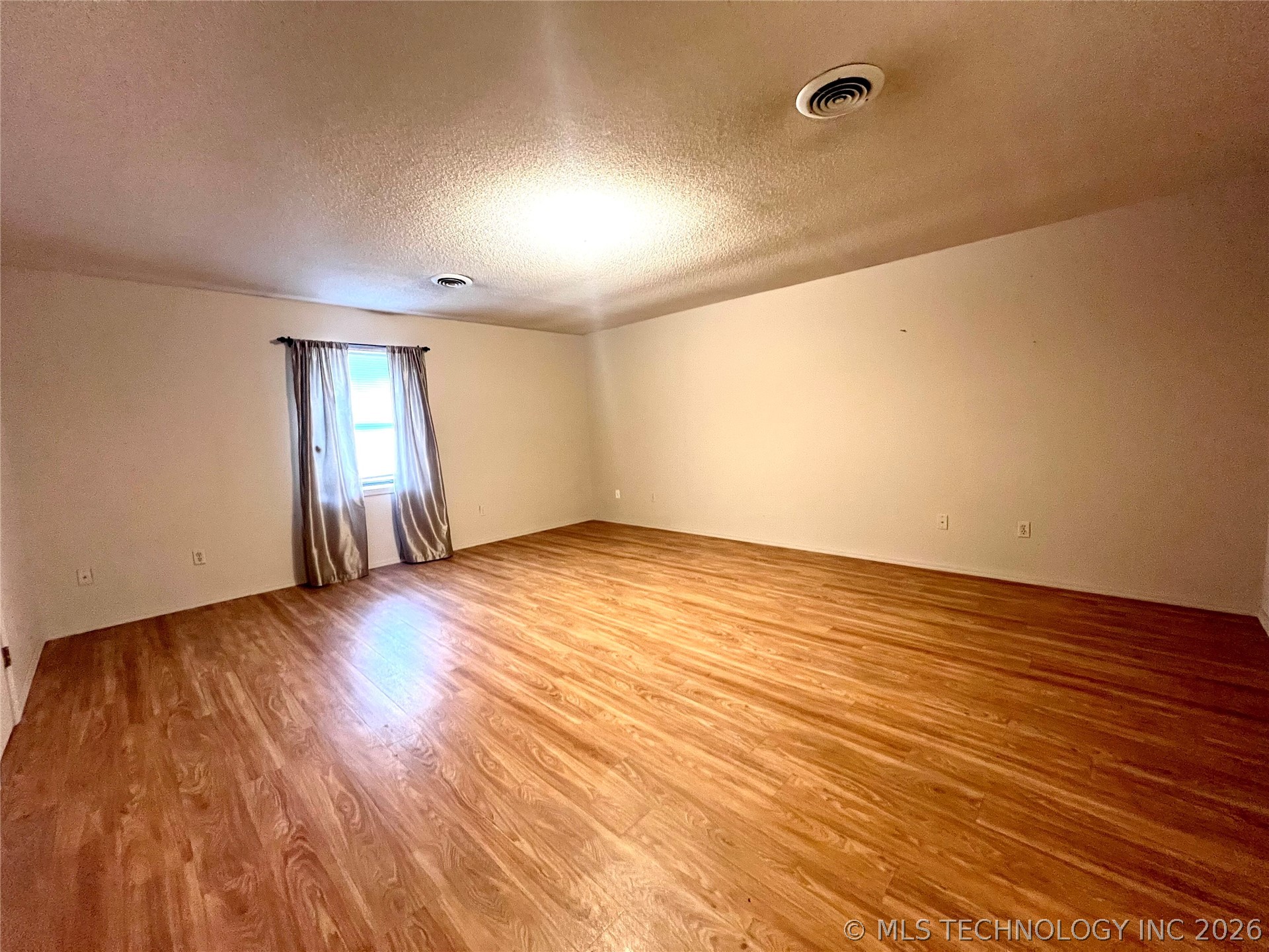 801 S Webb Lane Property Photo 7
