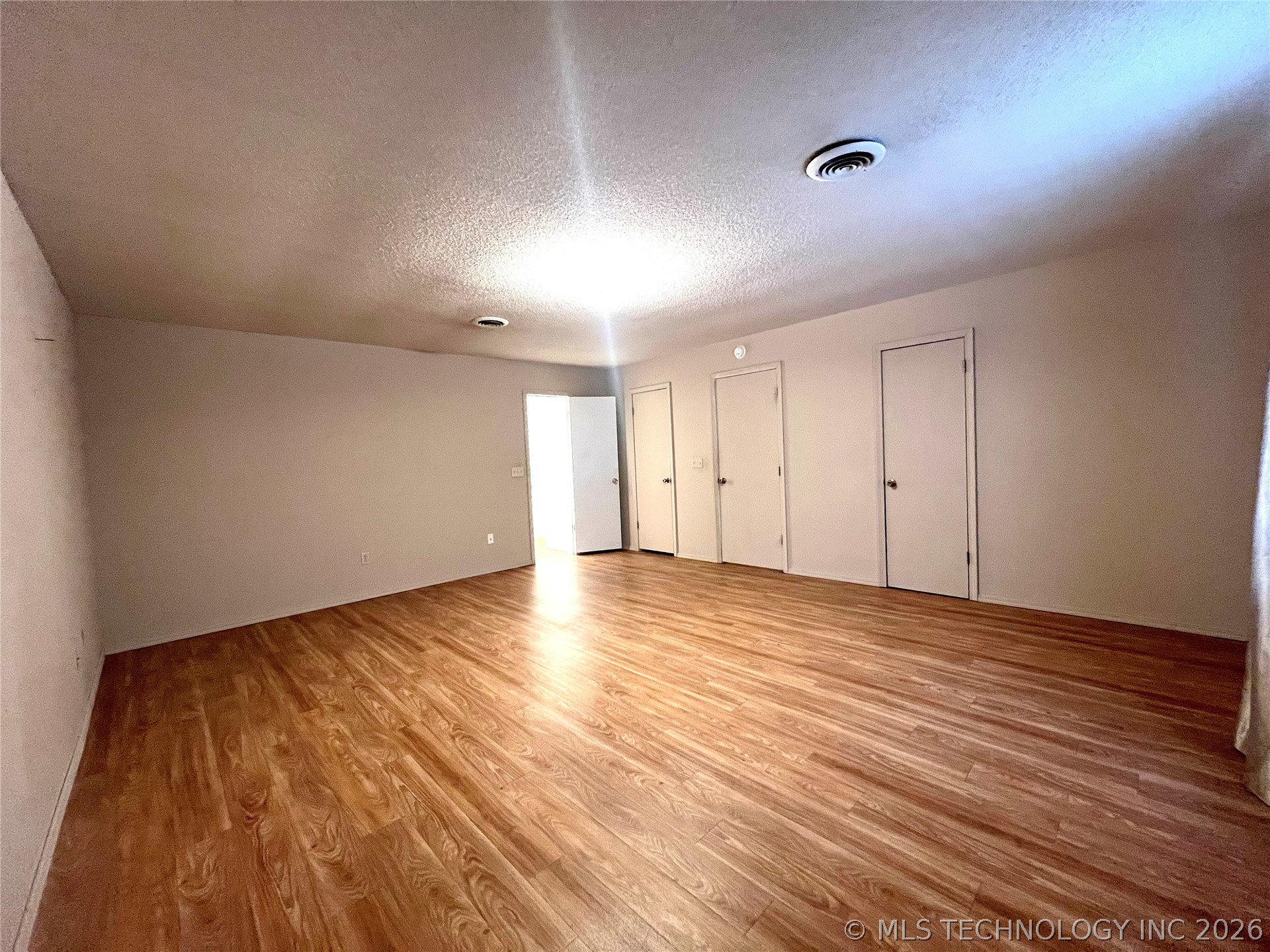 801 S Webb Lane Property Photo 8