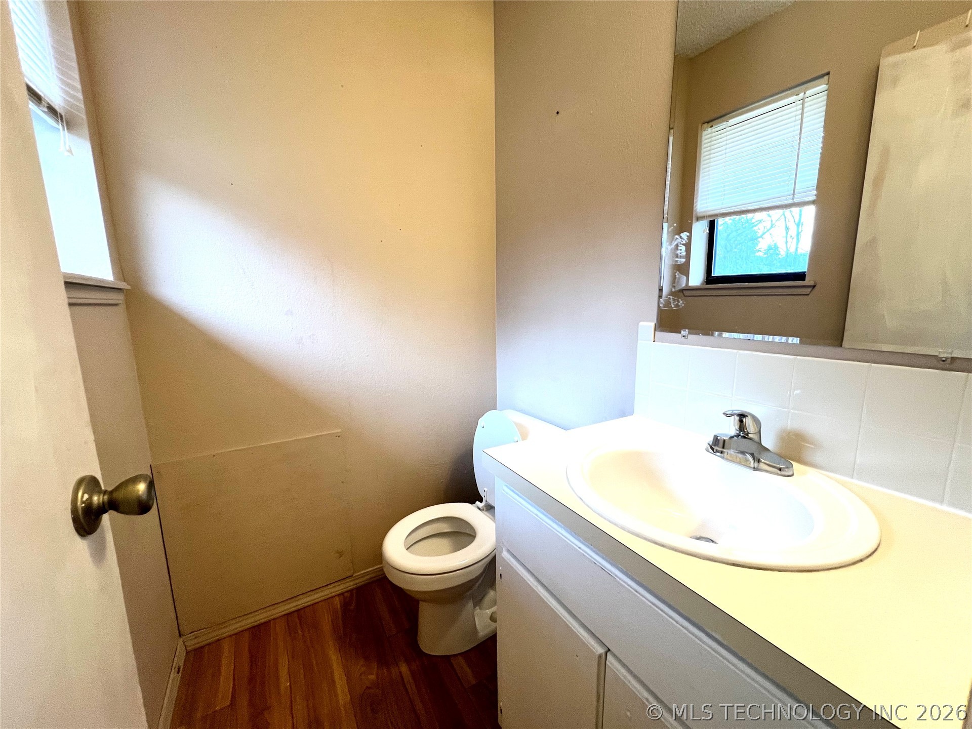 801 S Webb Lane Property Photo 14