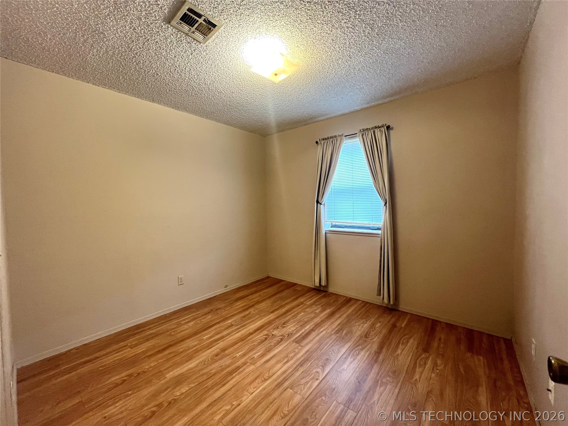 801 S Webb Lane Property Photo 15
