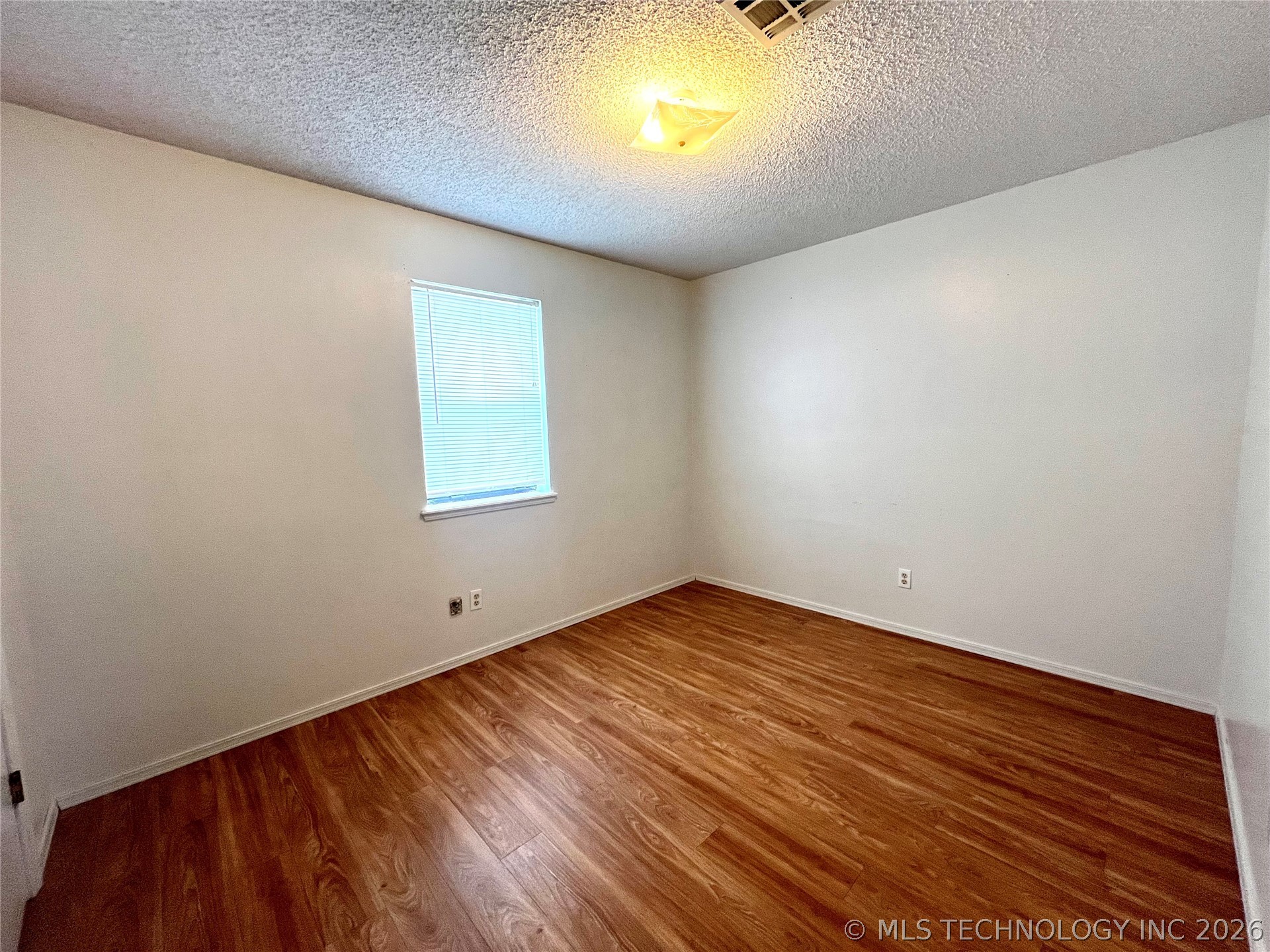 801 S Webb Lane Property Photo 16