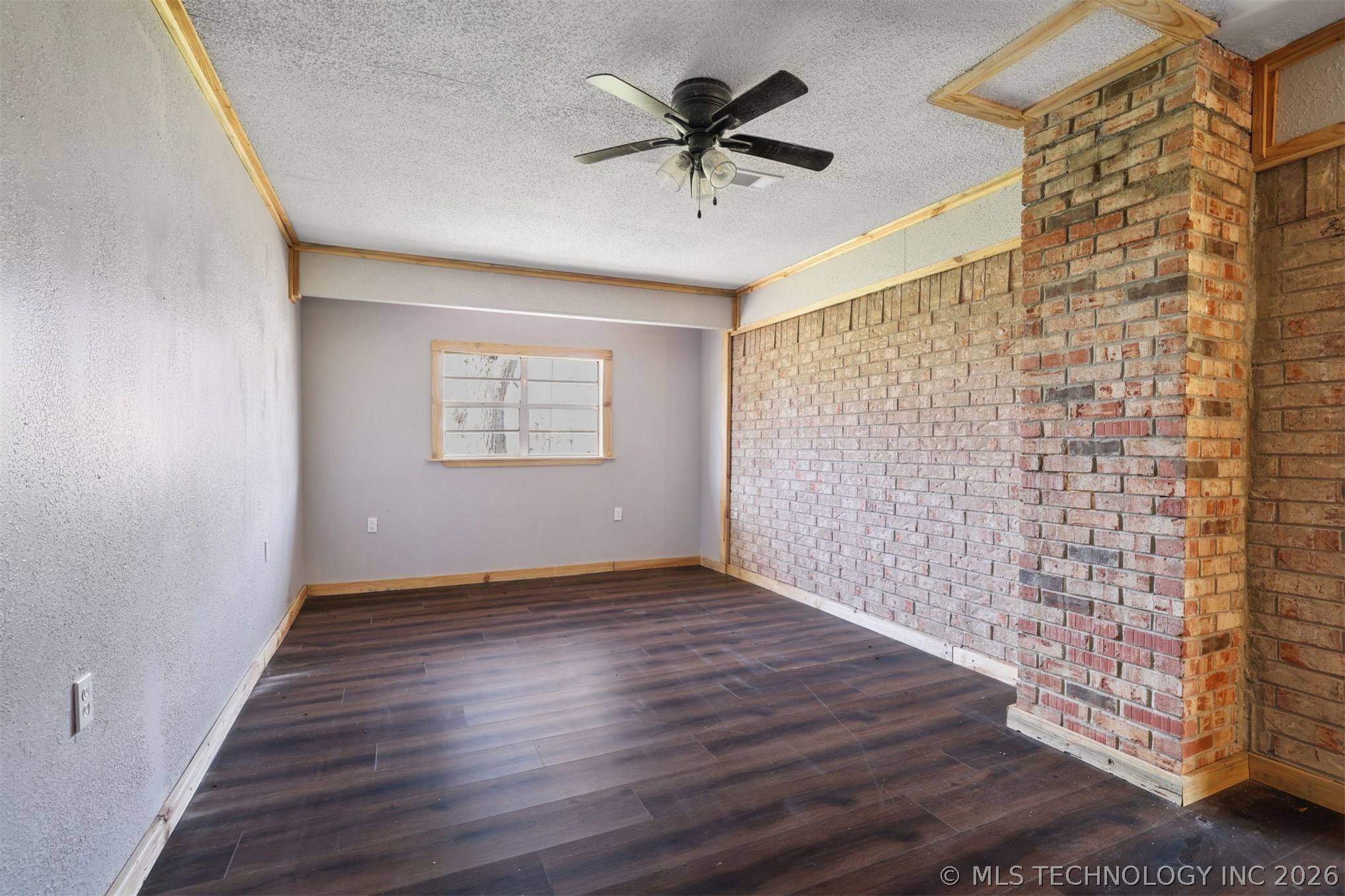 110 N Brackett Property Photo 2