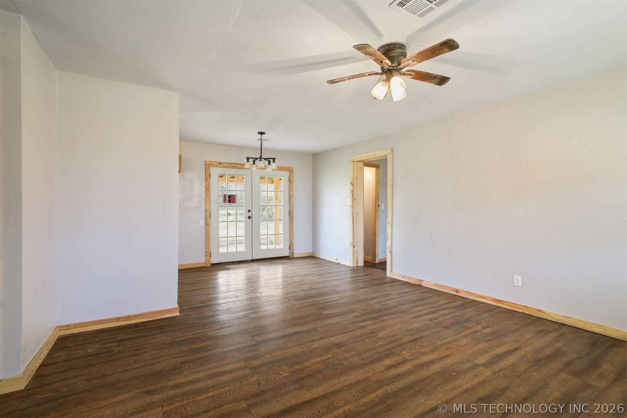 110 N Brackett Property Photo 5