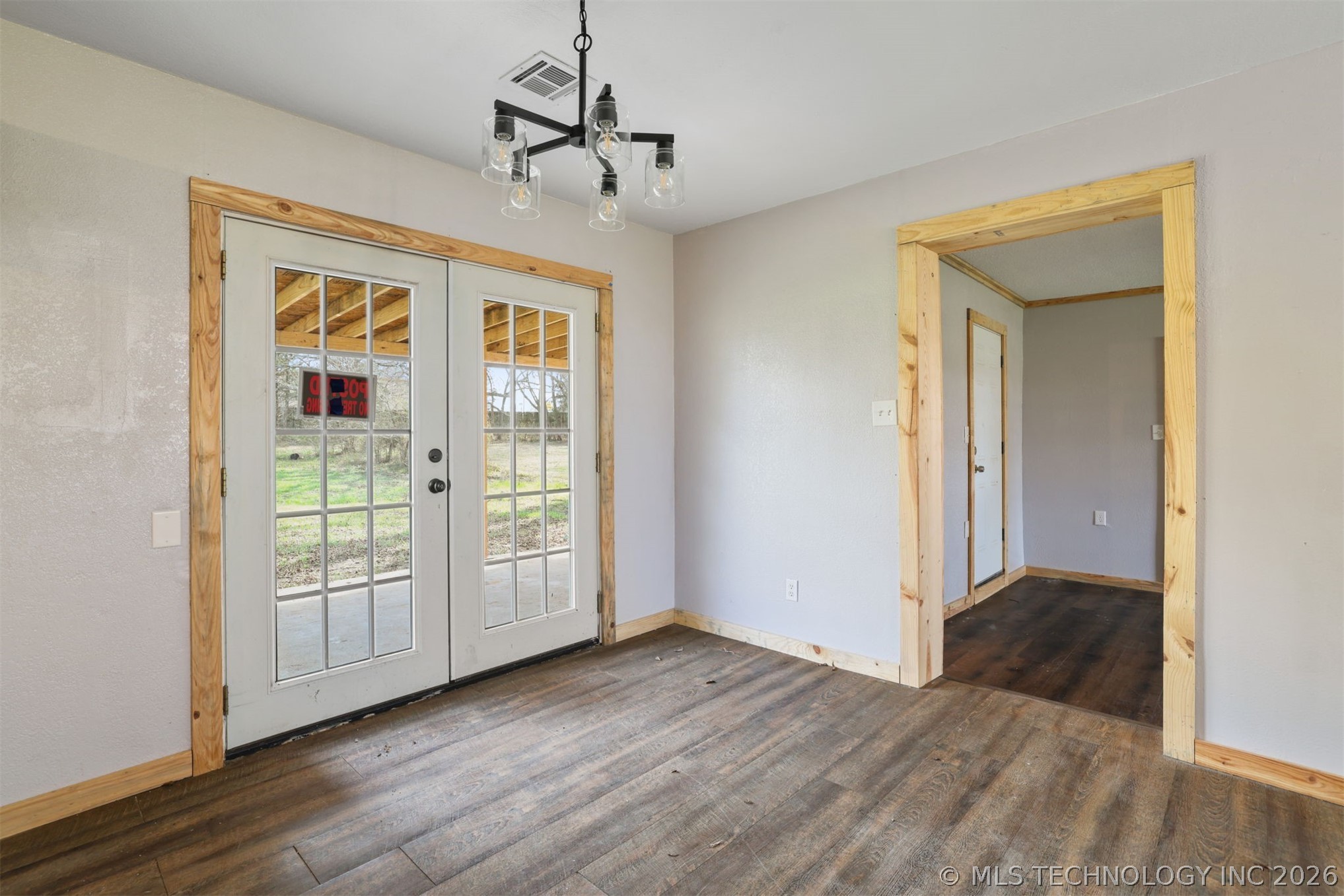 110 N Brackett Property Photo 6