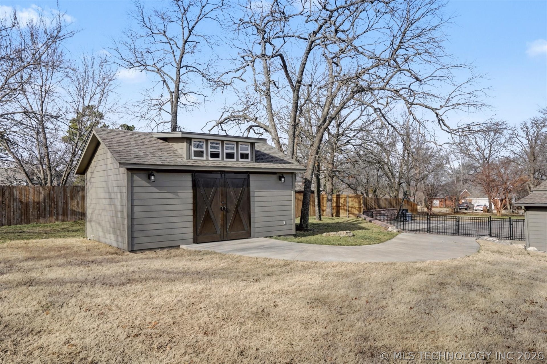 817 Countrywood Way Property Photo 5