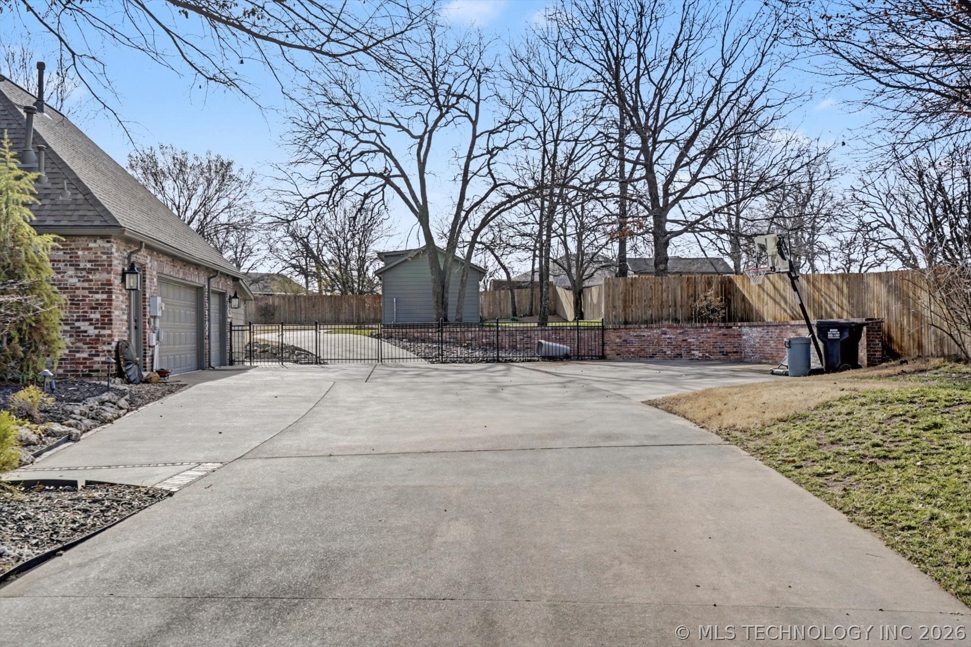 817 Countrywood Way Property Photo 44