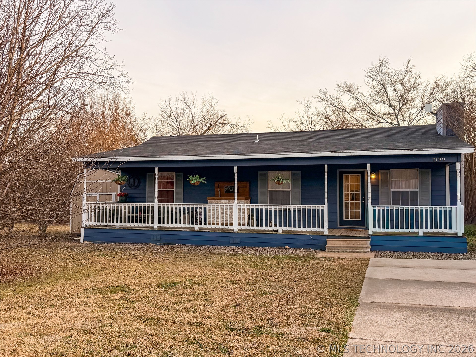 7199 Twin Oak Property Photo 1