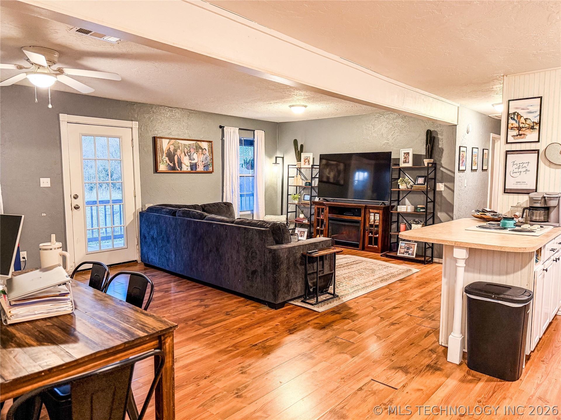 7199 Twin Oak Property Photo 6