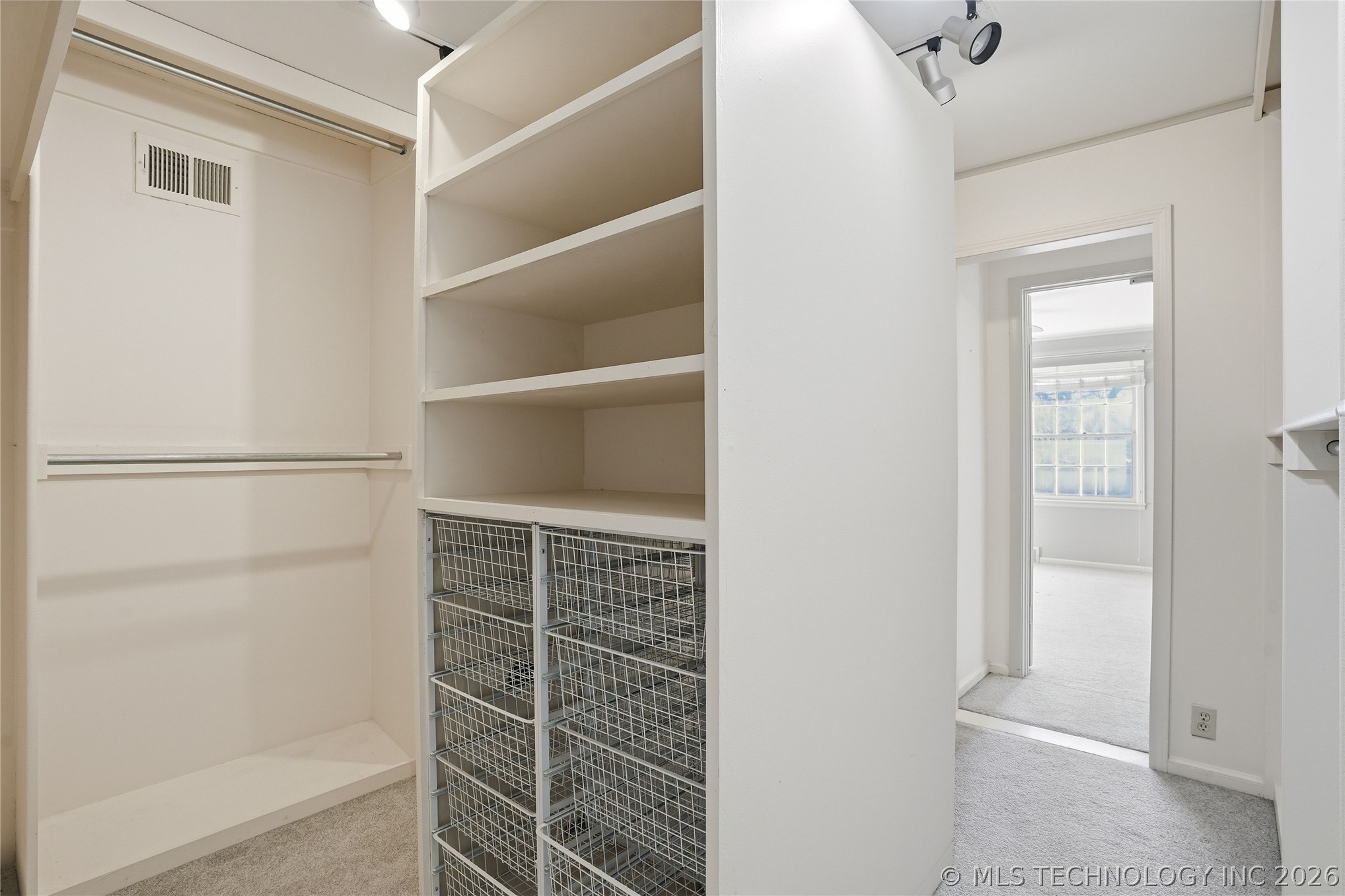 3127 S Lewis Avenue Property Photo 64