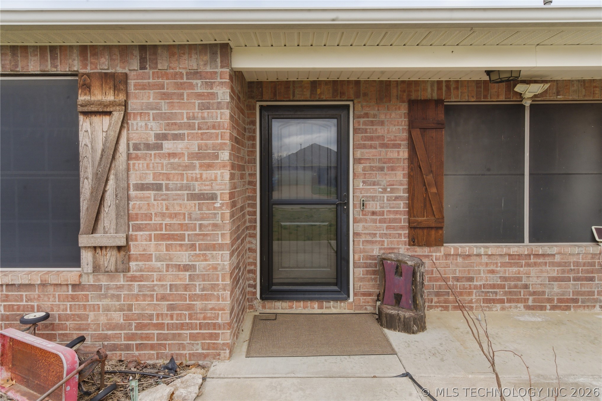 23090 S Jewell Drive Property Photo 3