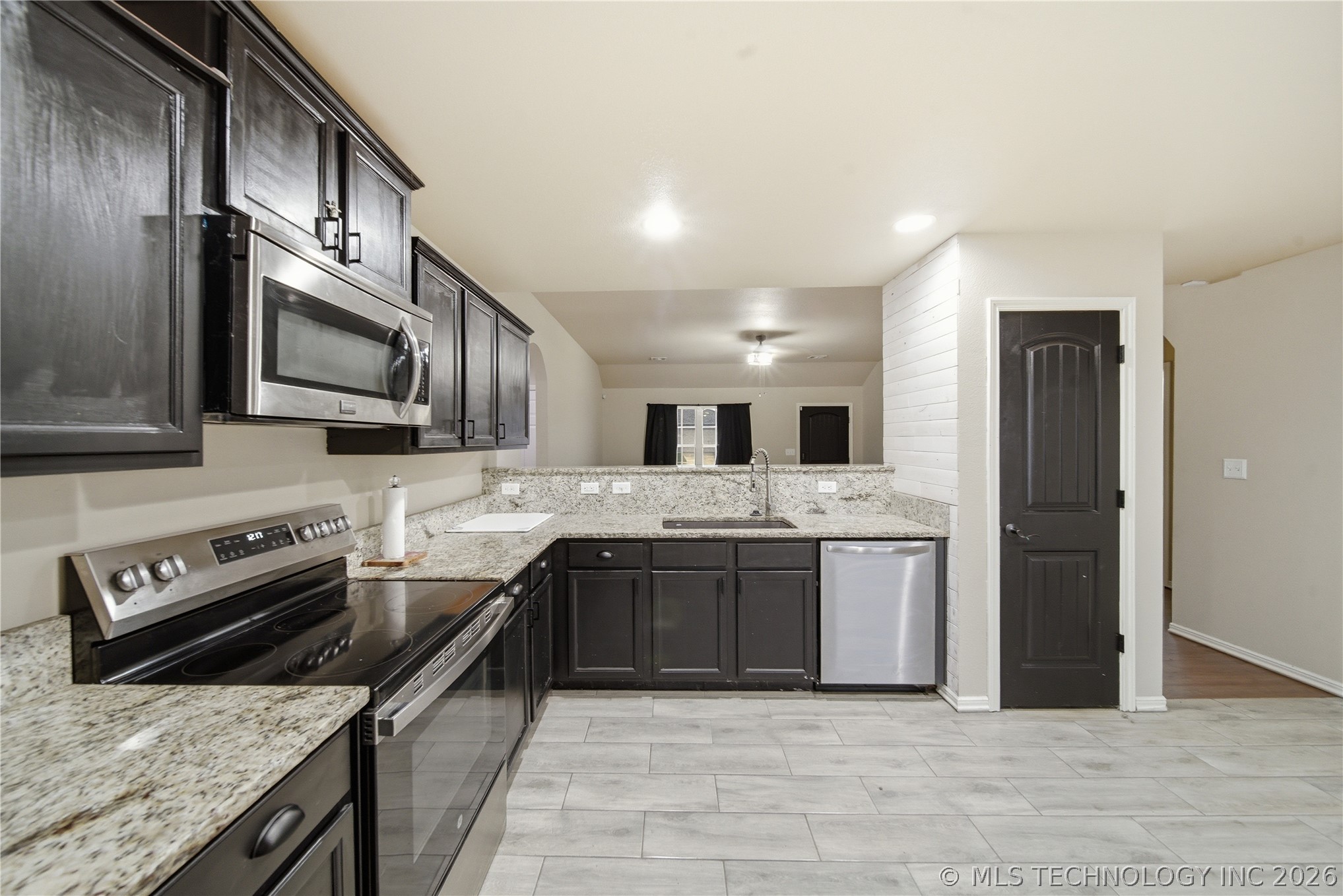 23090 S Jewell Drive Property Photo 12