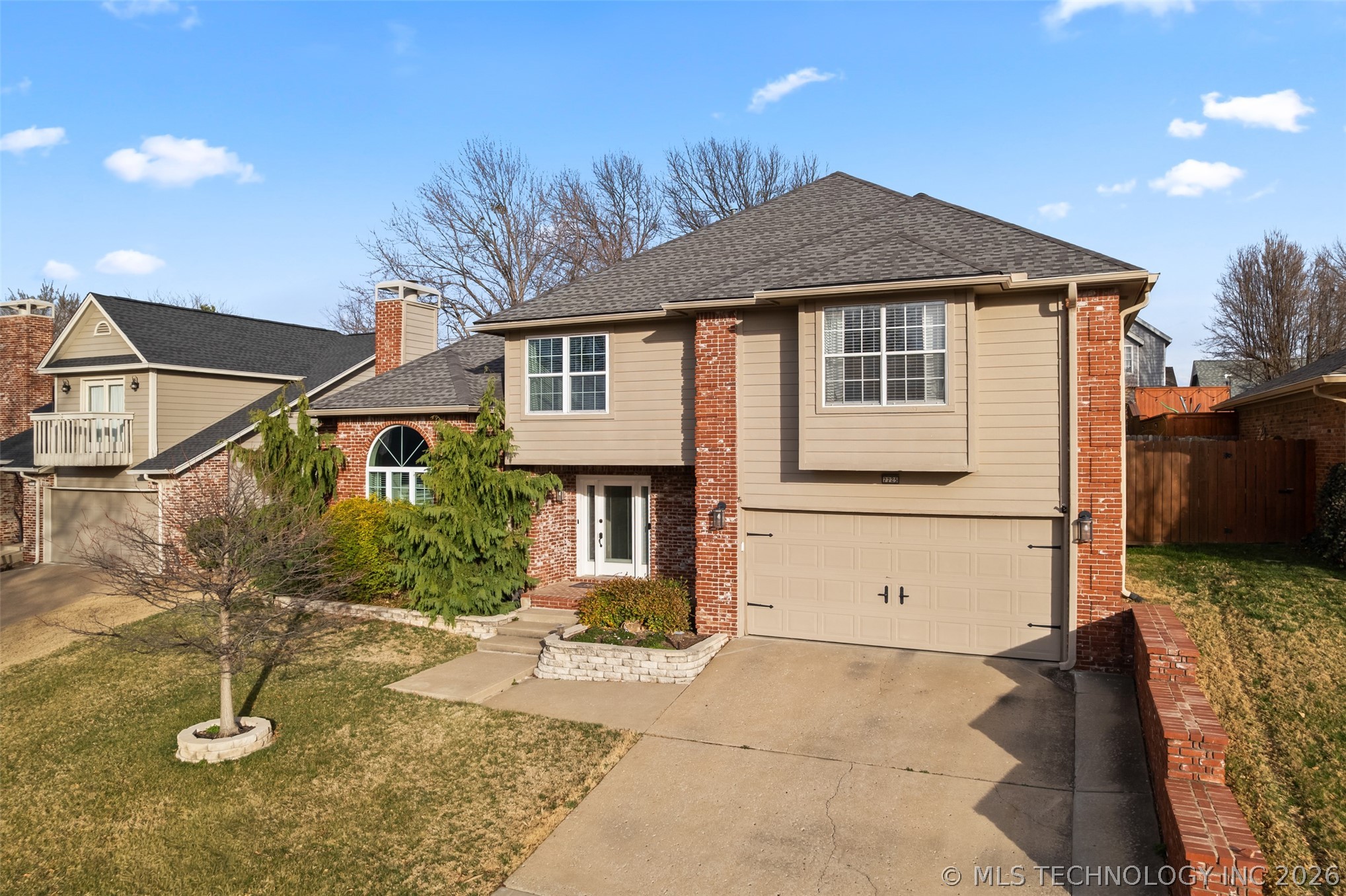 7725 S Granite Avenue Property Photo 1